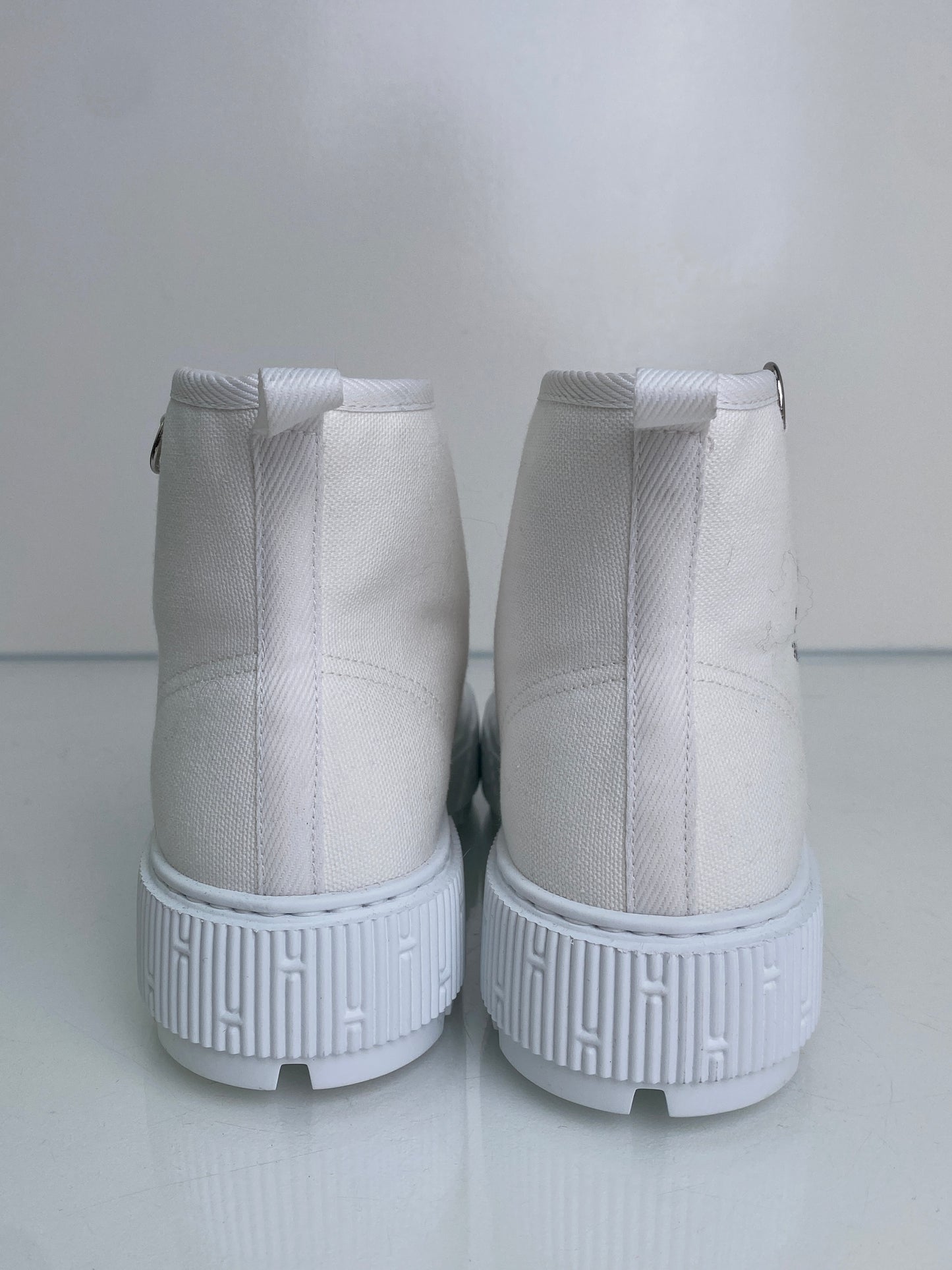 Hermès White Canvas Itineraire Ankle Boots, 39