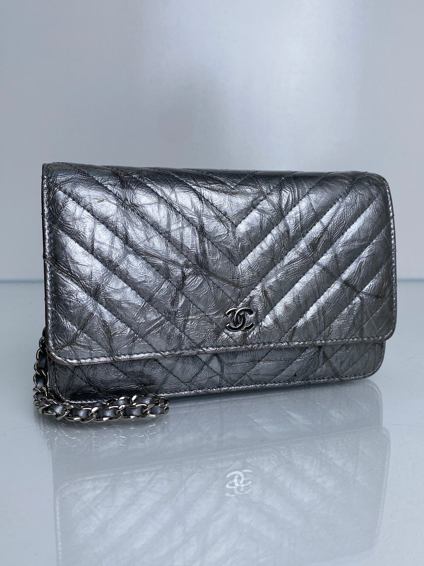 Chanel Silver Crumpled Calfskin Chevron Wallet On Chain Bag SHW #25
