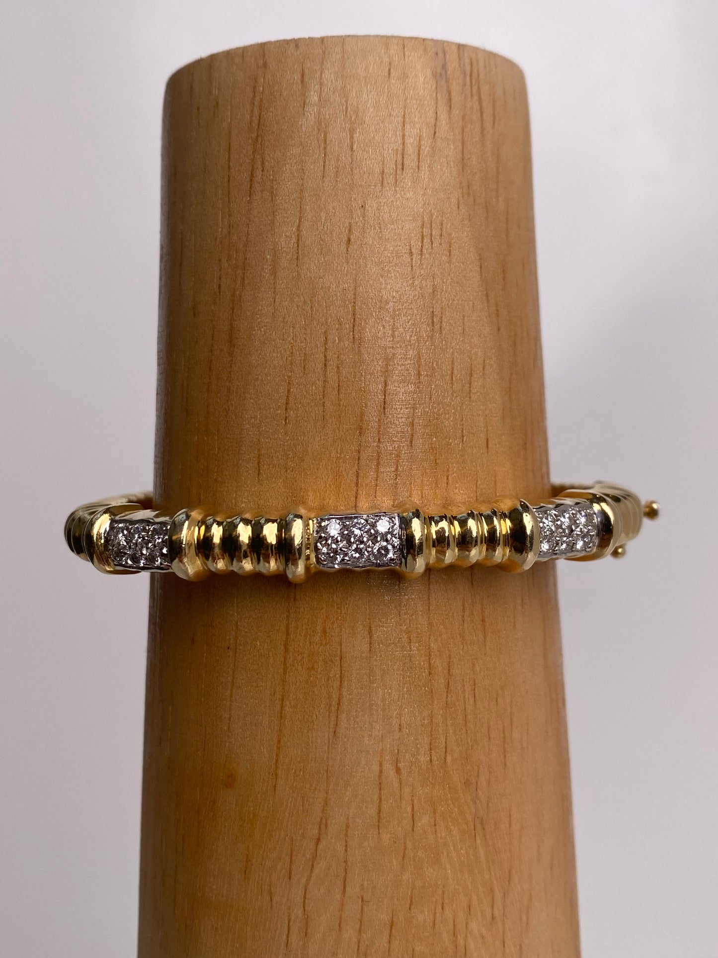 14KY Ribbed Diamond Bracelet