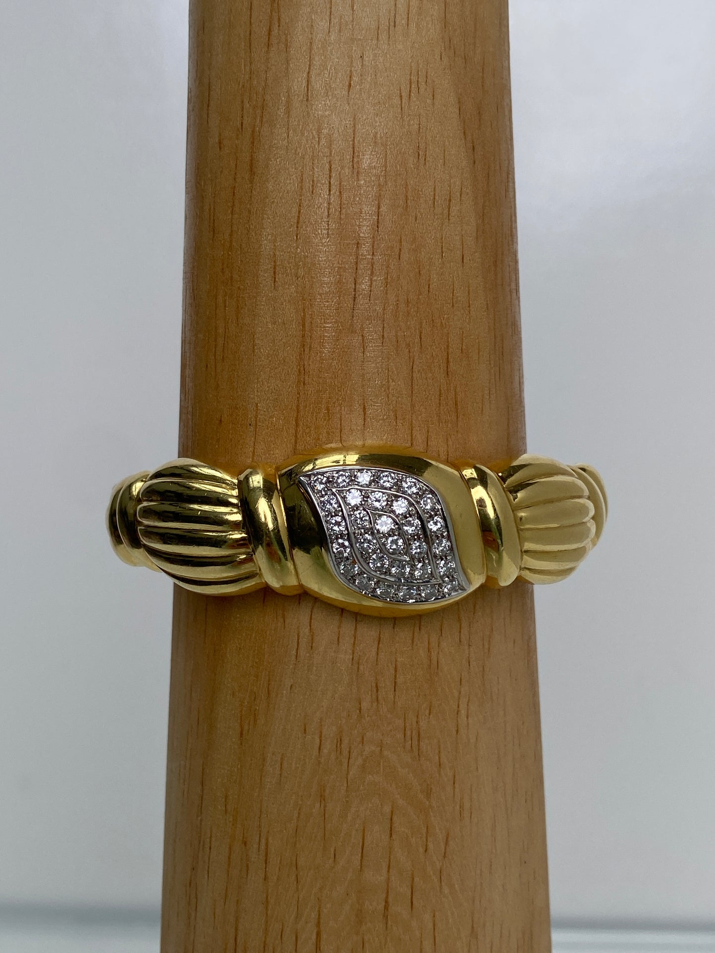 18KY 0.75 ctw Dia Bangle