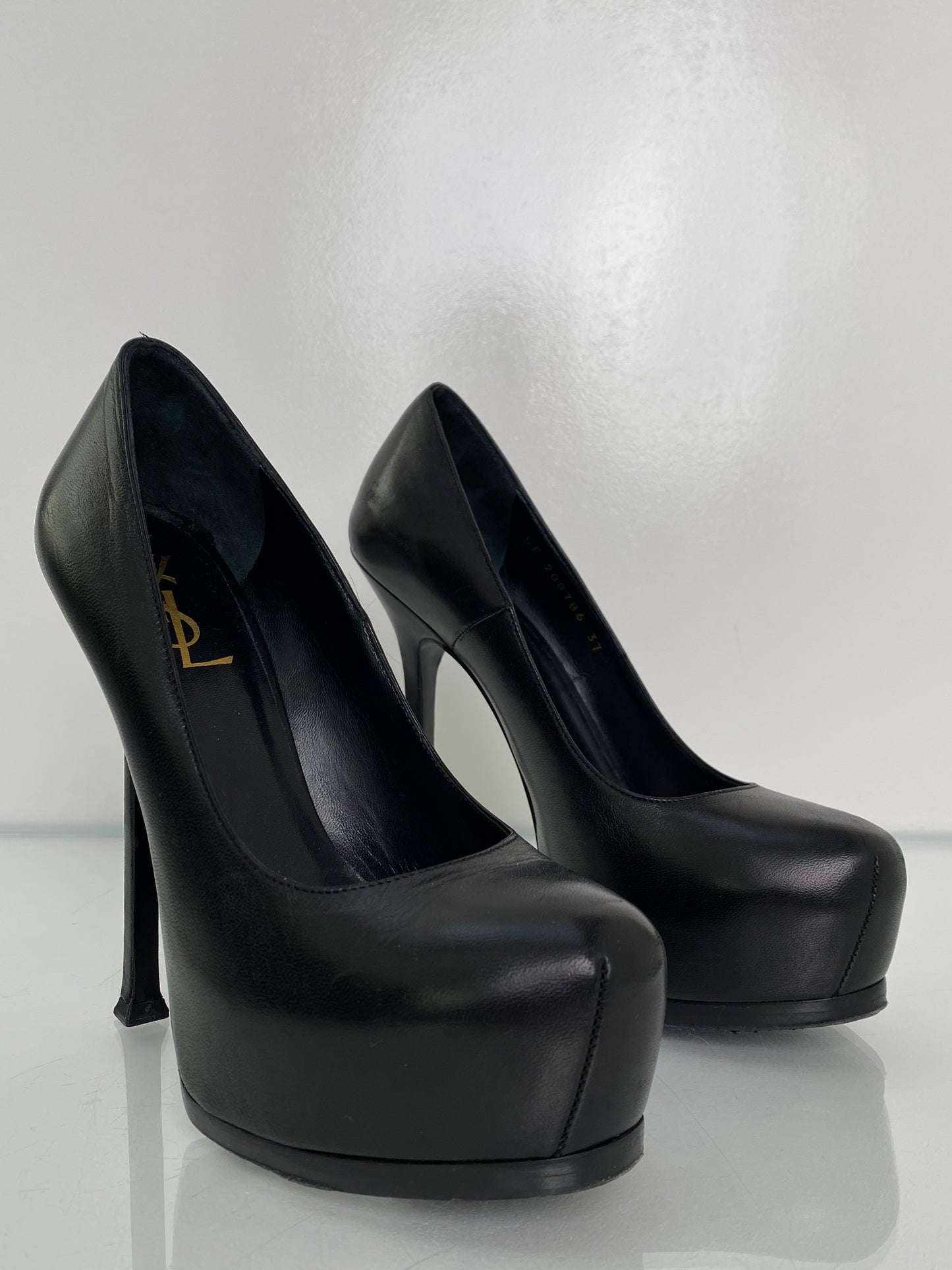 Saint Laurent Black Closed Toe Heels, 37
