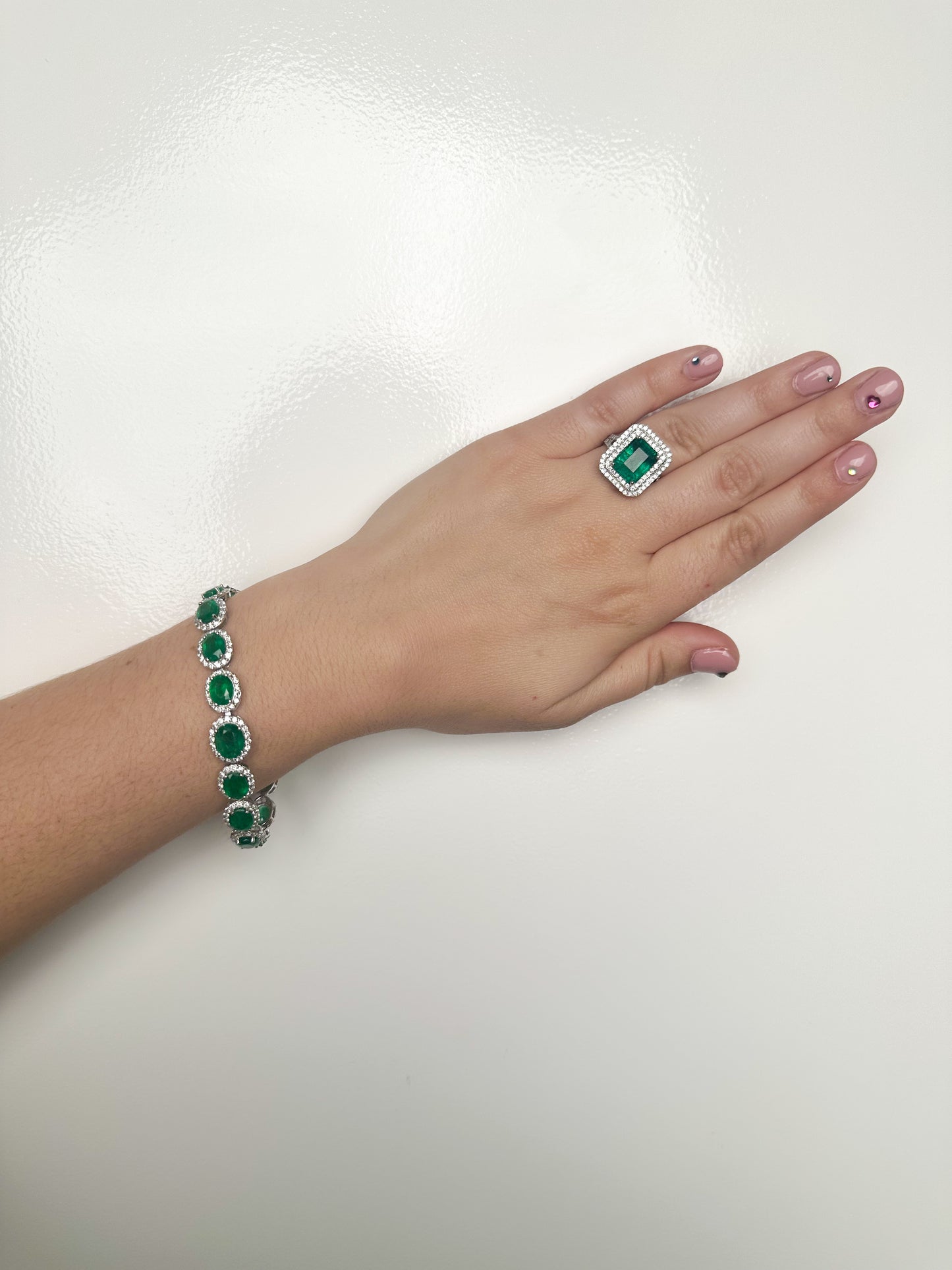 PL 15.56 ctw Oval Em 3.73 ctw Dia Bracelet, 7”