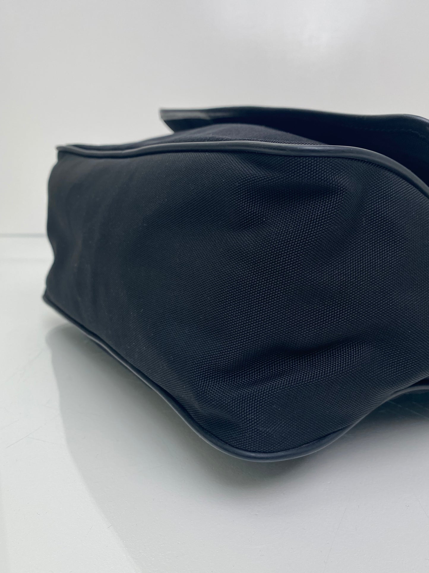 Gucci Black Canvas Messenger Bag Crossbody SHW