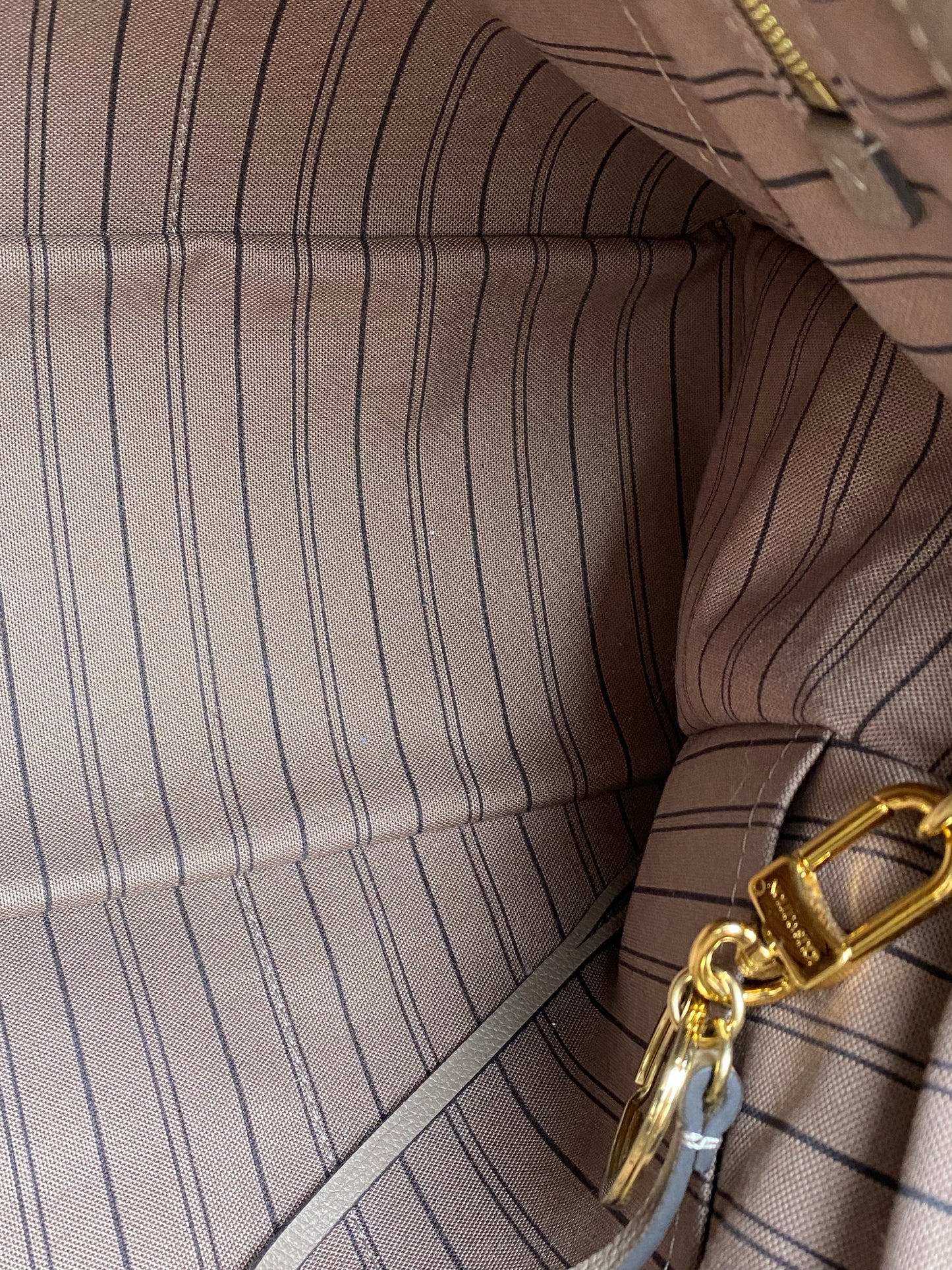 Louis Vuitton Artsy Taupe Empriente Leather GHW
