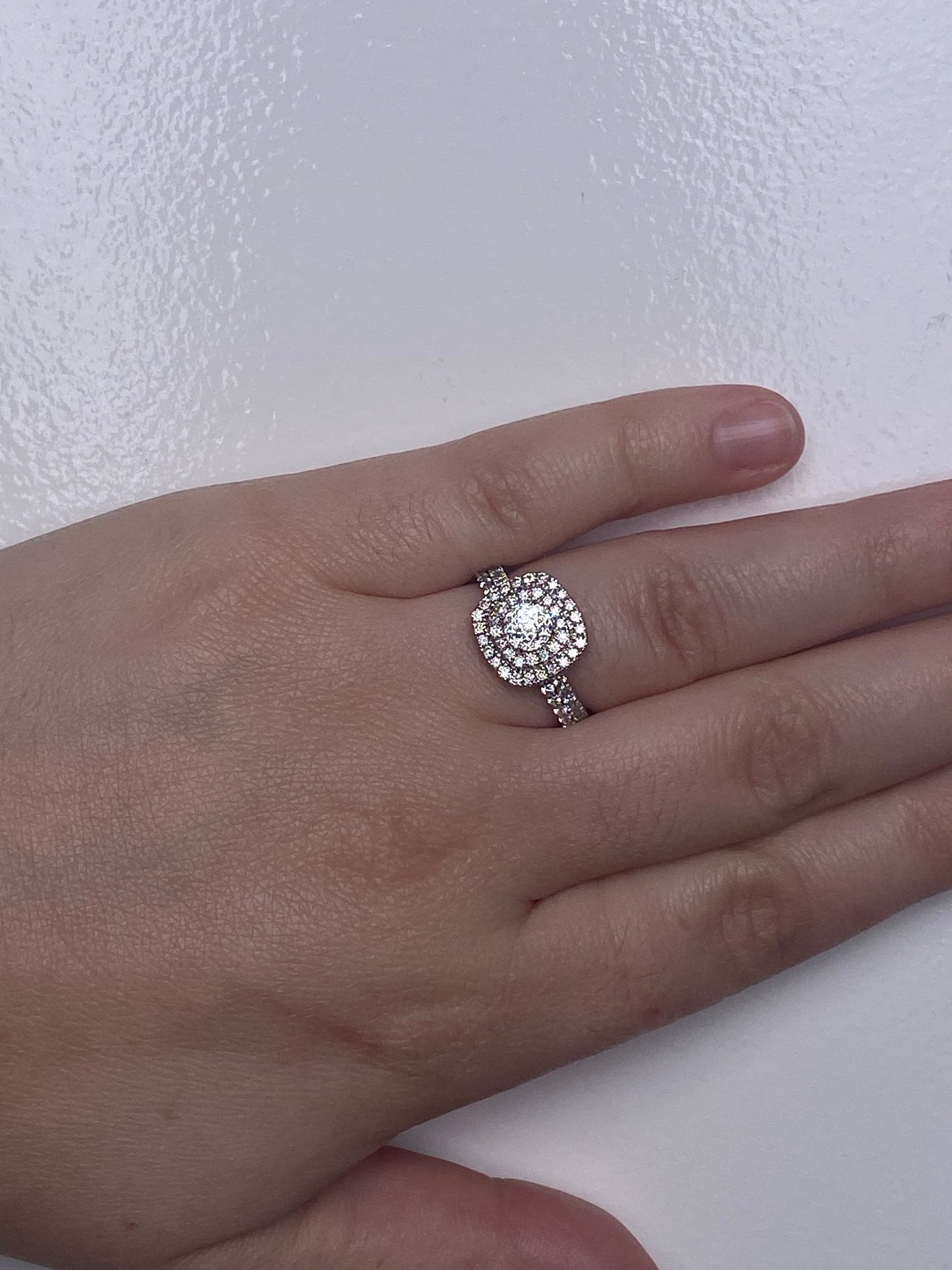 14KW .76ctw Diamond (G, Vs1) Ring w/Halo .64ctw (Si1/2, H/1) with .44ctw Diamond Band (H, Si1/2)