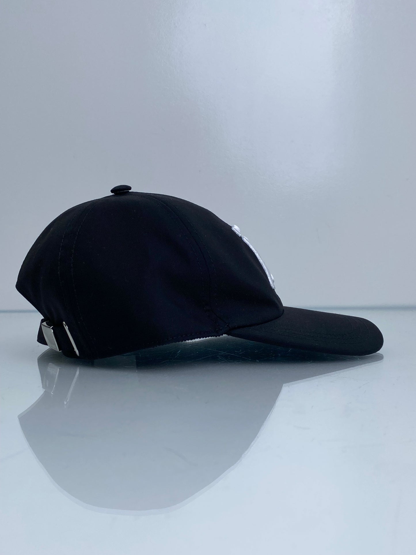 Burberry Black & White ‘TB’ Hat, L