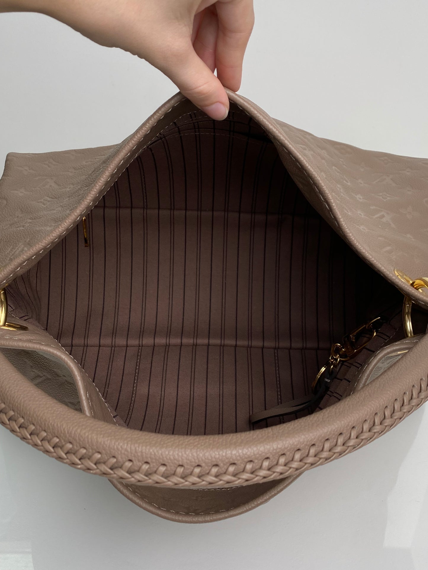 Louis Vuitton Artsy Taupe Empriente Leather GHW