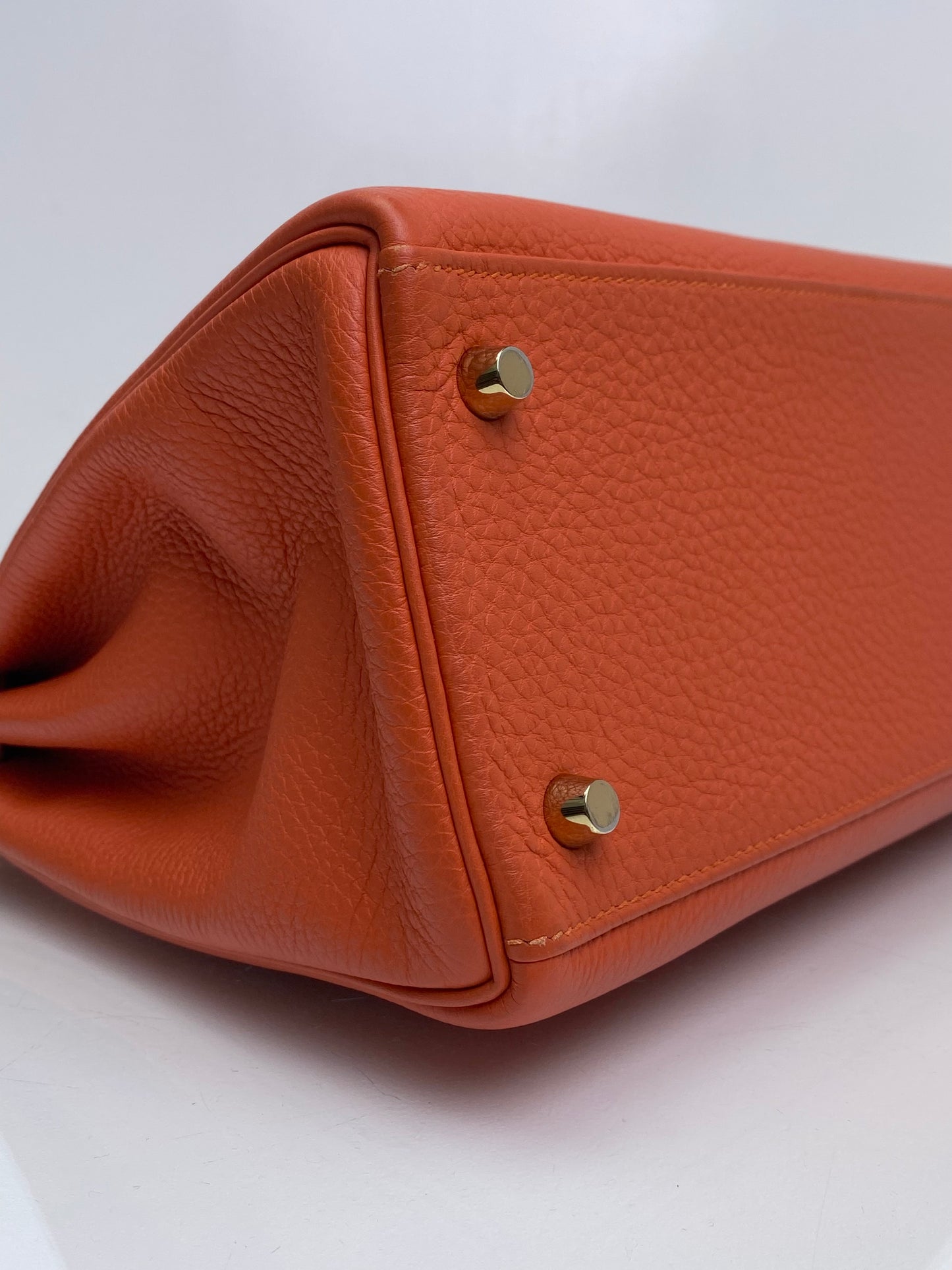 Hermes Kelly 28 Orange Togo GHW #T