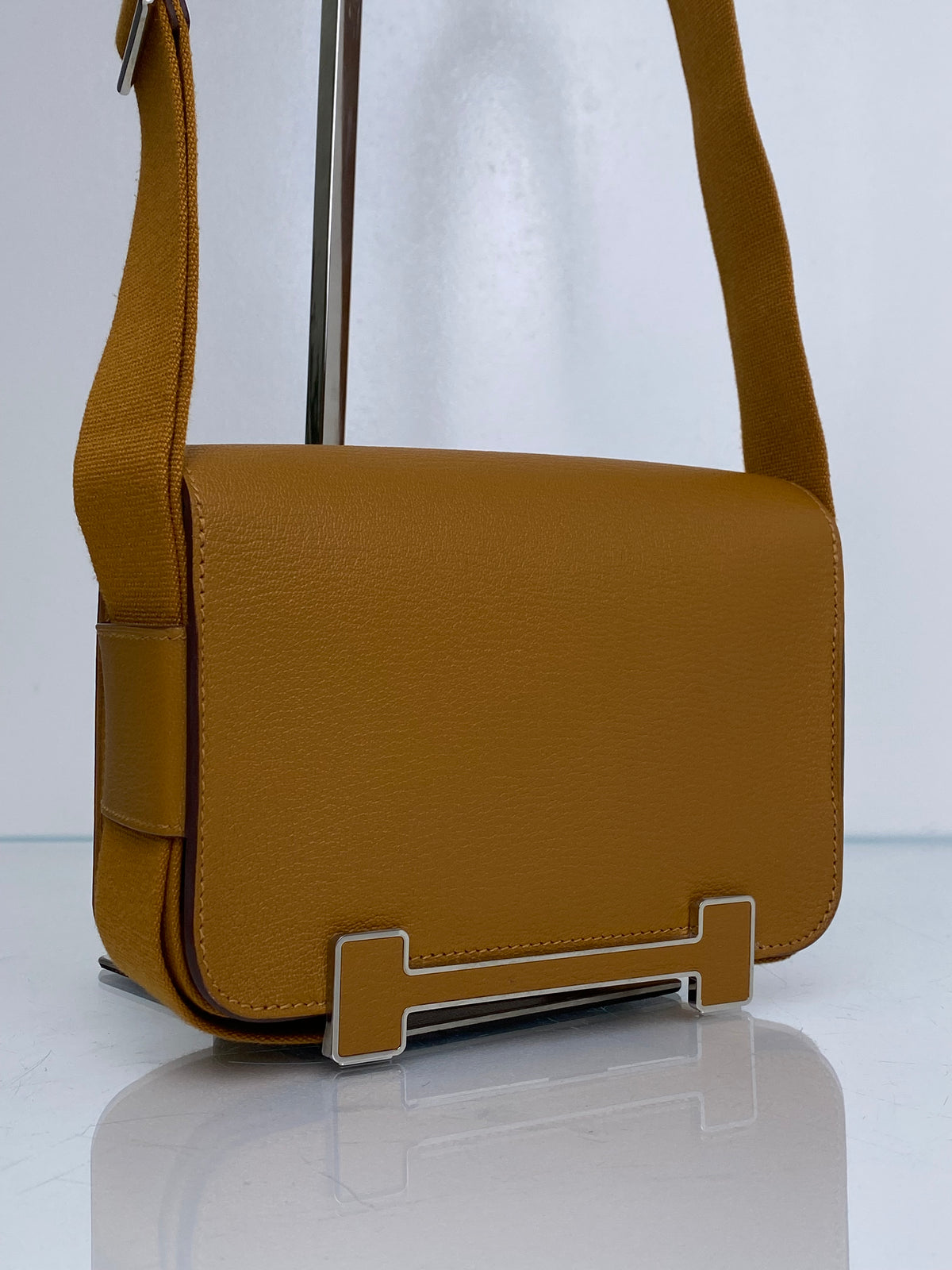 Hermes Geta Chèvre Gold Crossbody Bag PHW