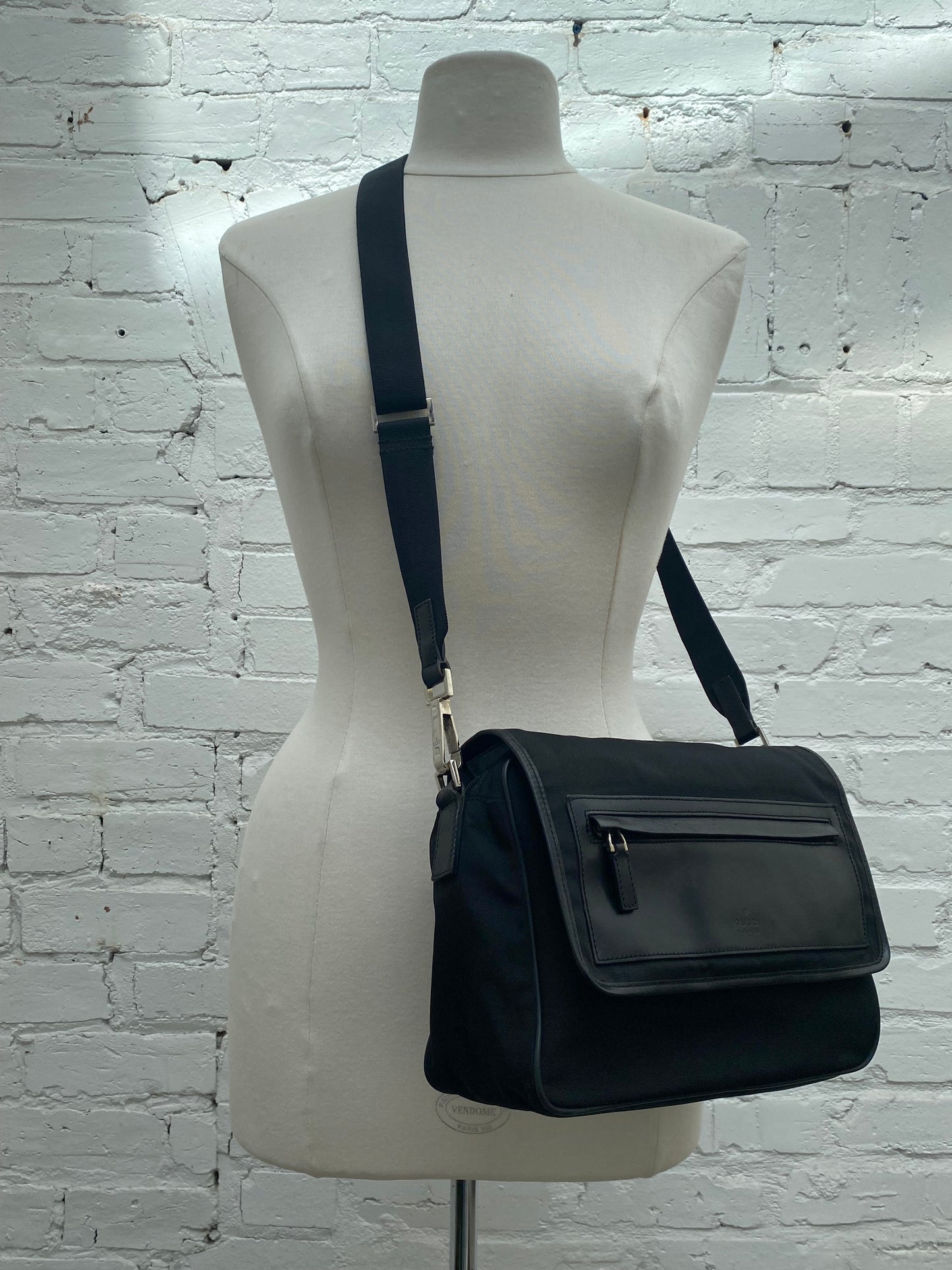 Gucci Black Canvas Messenger Bag Crossbody SHW