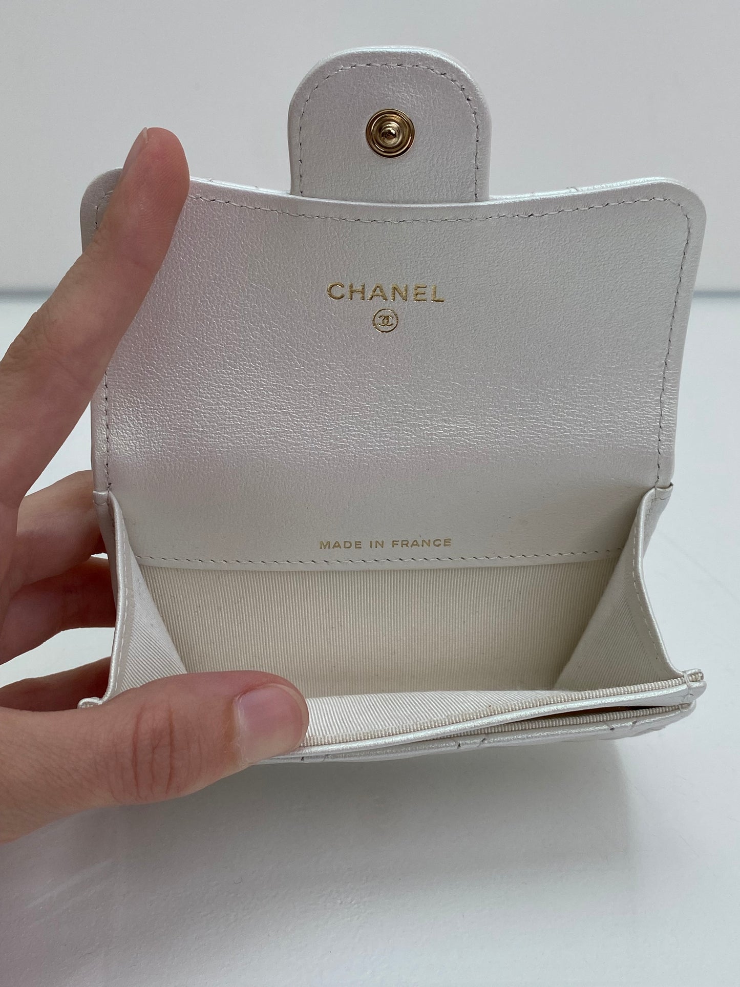 Chanel White Iridescent Calfskin Quilted Flap Card Holder GHW