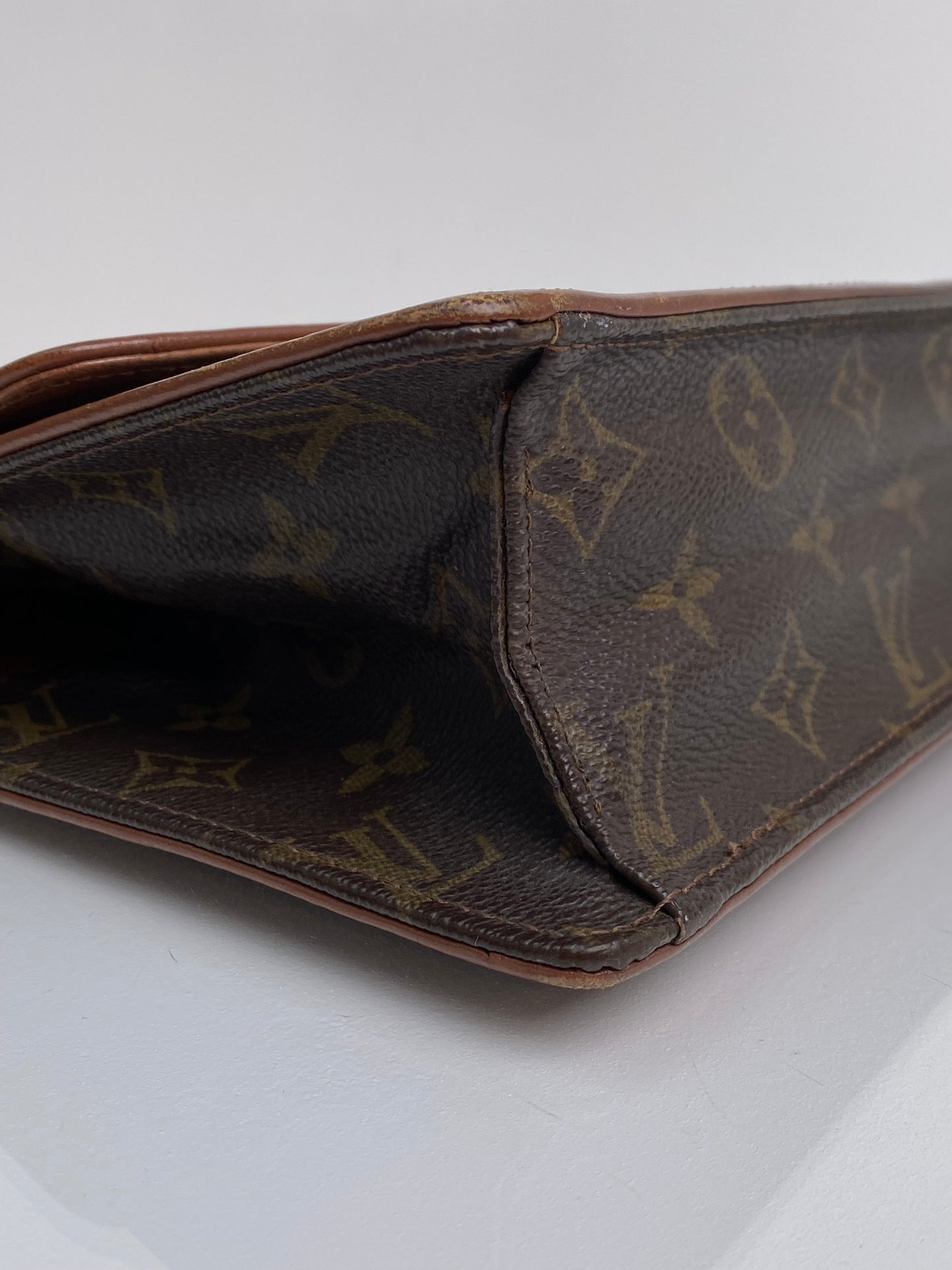 Louis Vuitton Vintage Monogram Pochette Dame Clutch