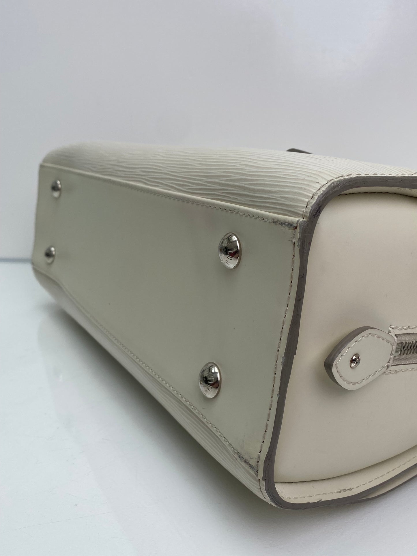 Louis Vuitton Pont Neuf White Epi GM SHW
