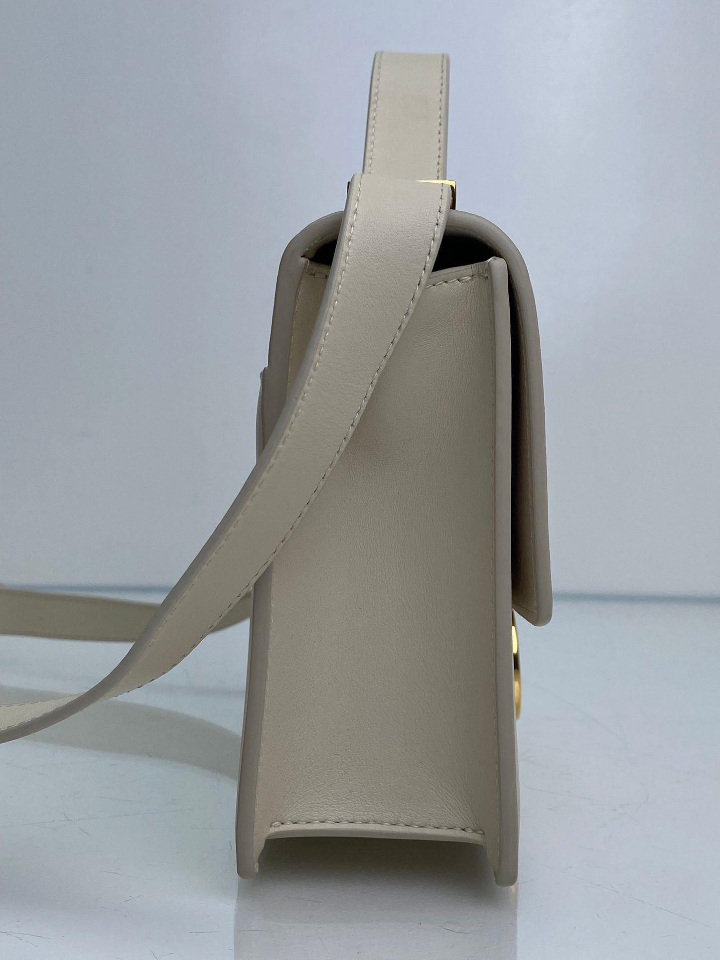 Christian Dior 30 Montaigne Latte Crossbody / Shoulder Bag GHW