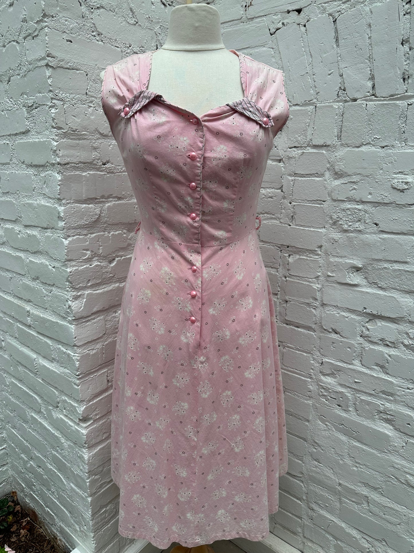 Brentwood 1950’s Pink Cotton Star & Floral Printed Dress, S/M