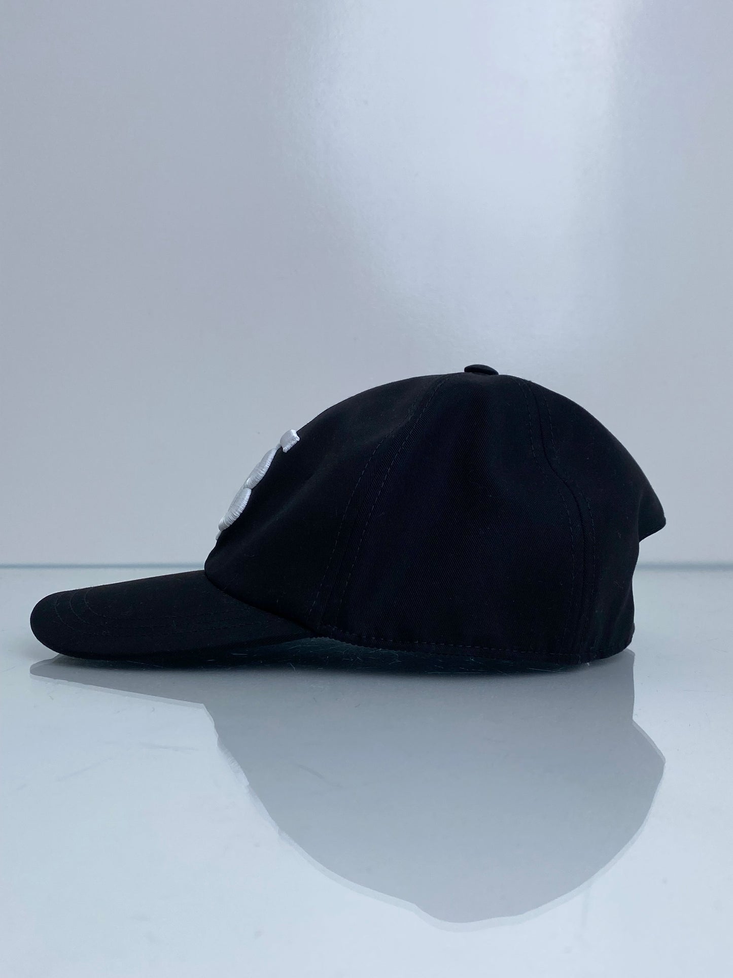 Burberry Black & White ‘TB’ Hat, L