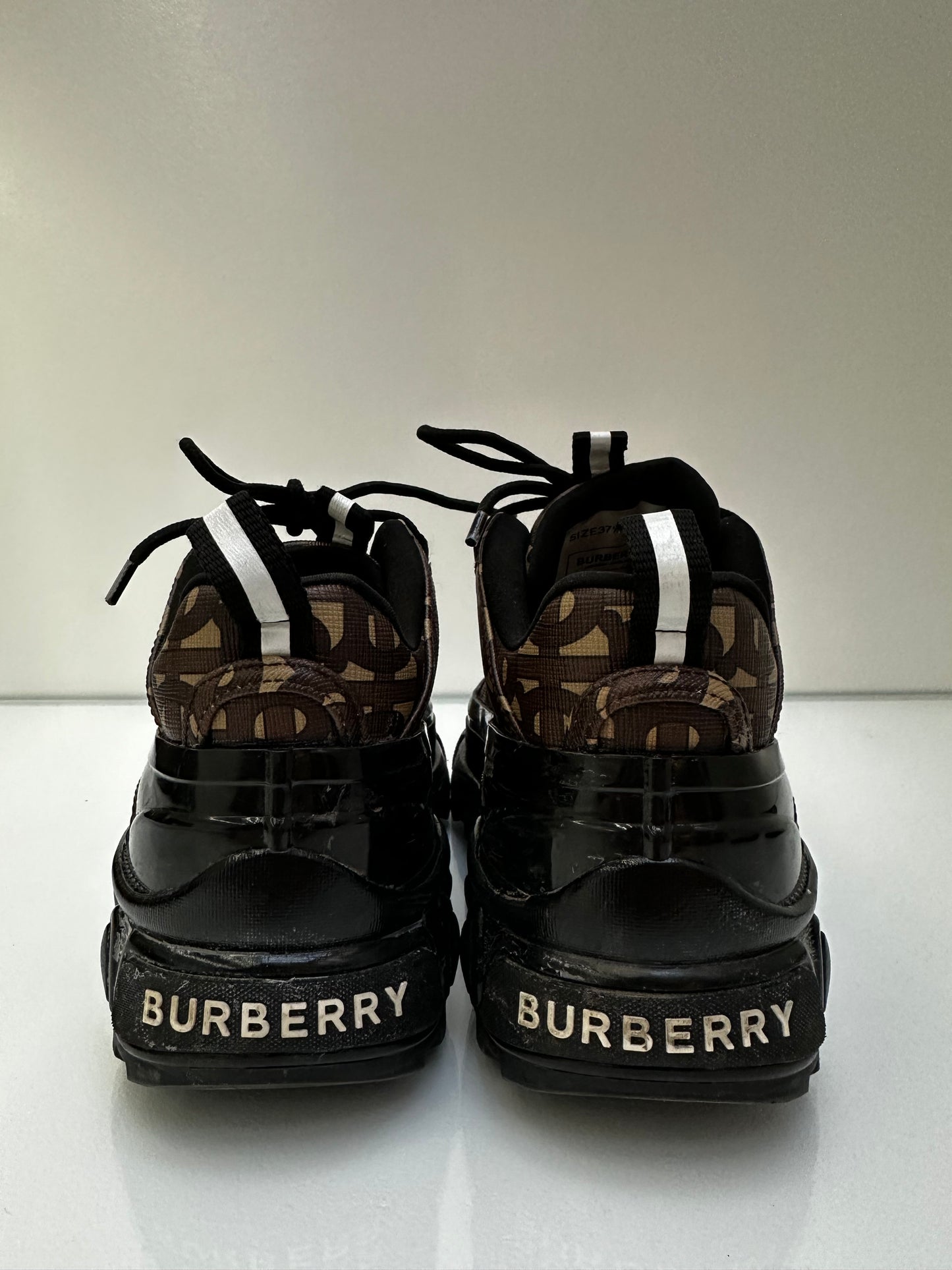 Burberry Logo Sneakers 37.5