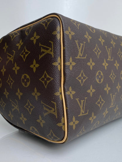 Louis Vuitton Monogram Canvas Speedy 30