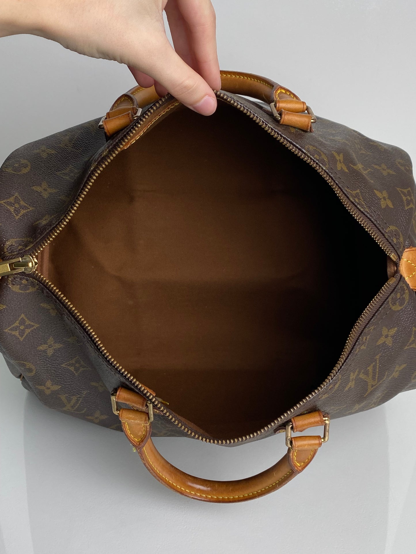 Louis Vuitton Monogram Canvas Speedy 35