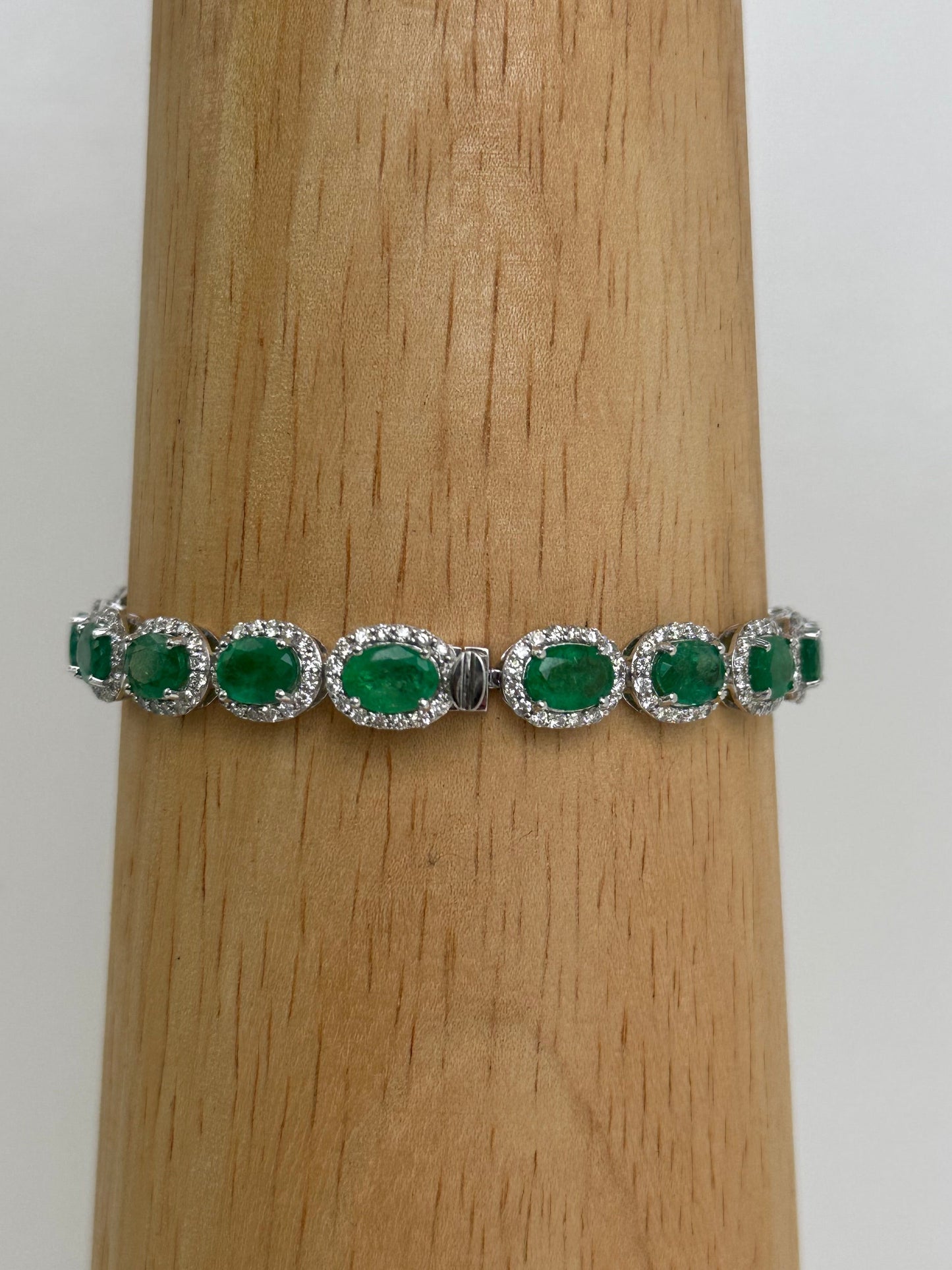 PL 15.56 ctw Oval Em 3.73 ctw Dia Bracelet, 7”