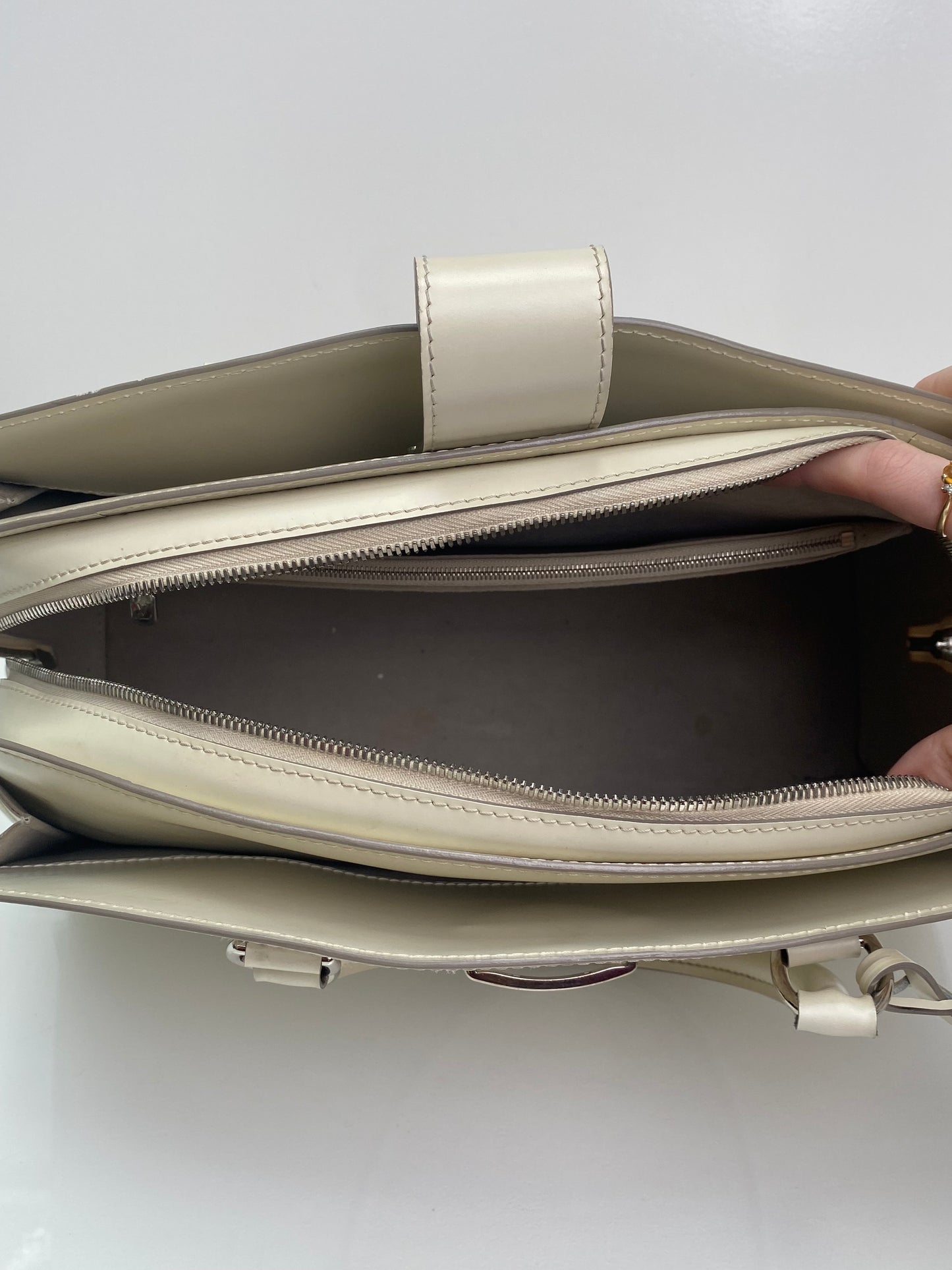 Louis Vuitton Pont Neuf White Epi GM SHW