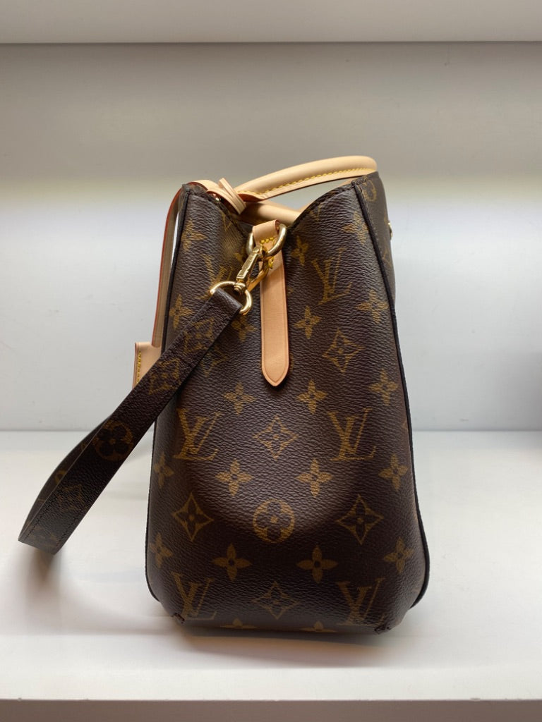 Louis Vuitton Monogram Montaigne MM Bag