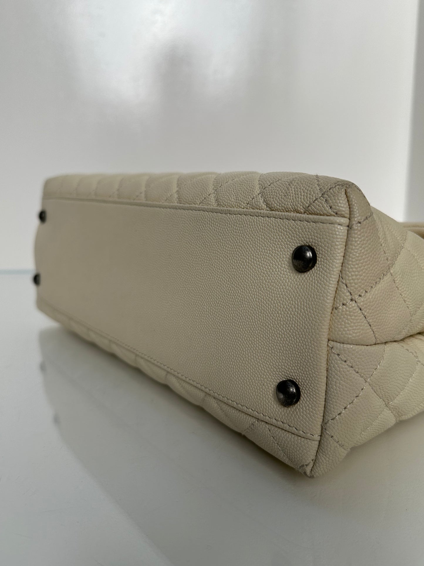 Chanel Cream/Red Lizard Coco Handle Large Bag RHW