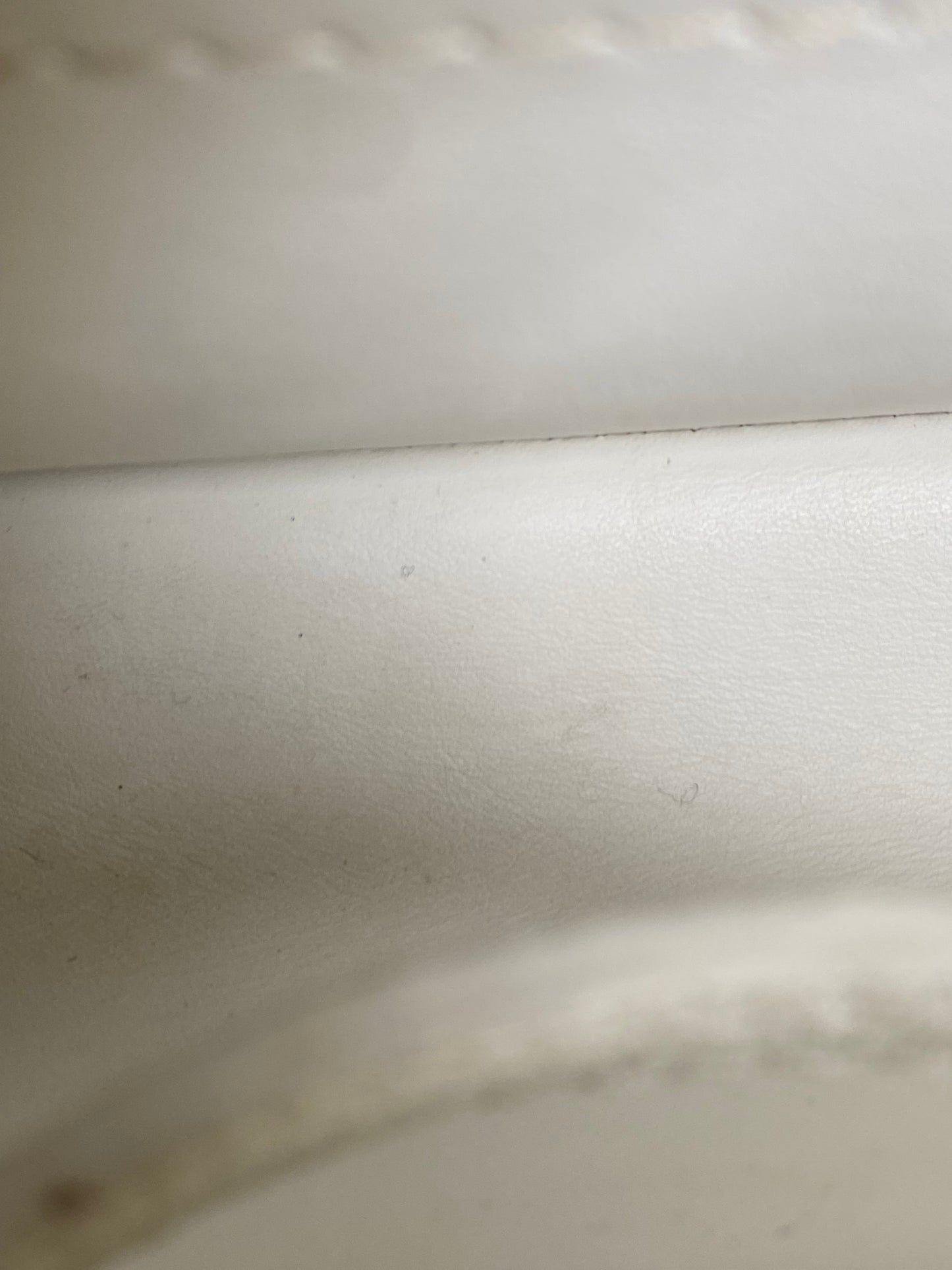 Louis Vuitton White / Snakeskin Capucine Bag GHW