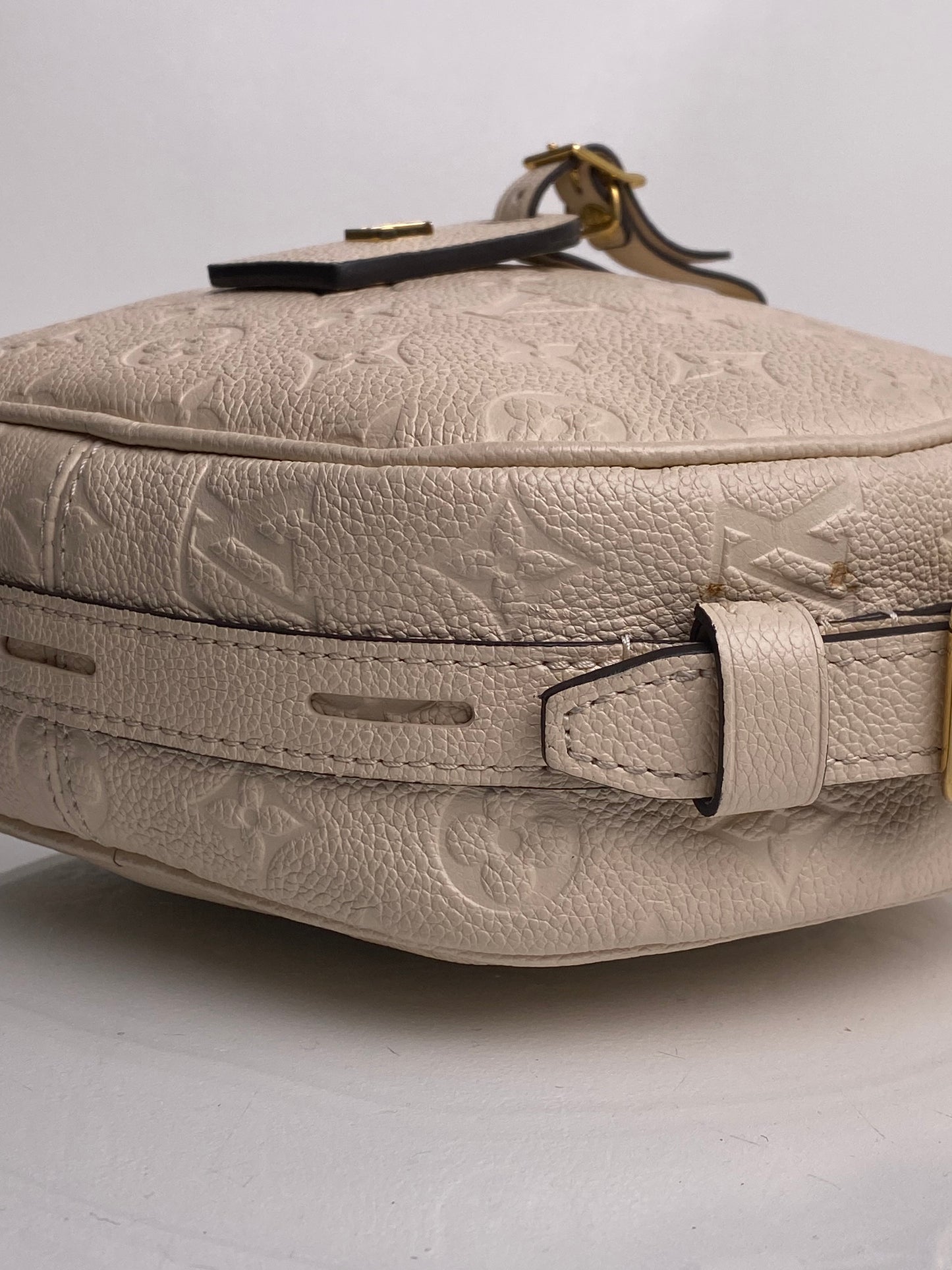 Louis Vuitton Cream Empreinte Boite Chapeau Souple MM