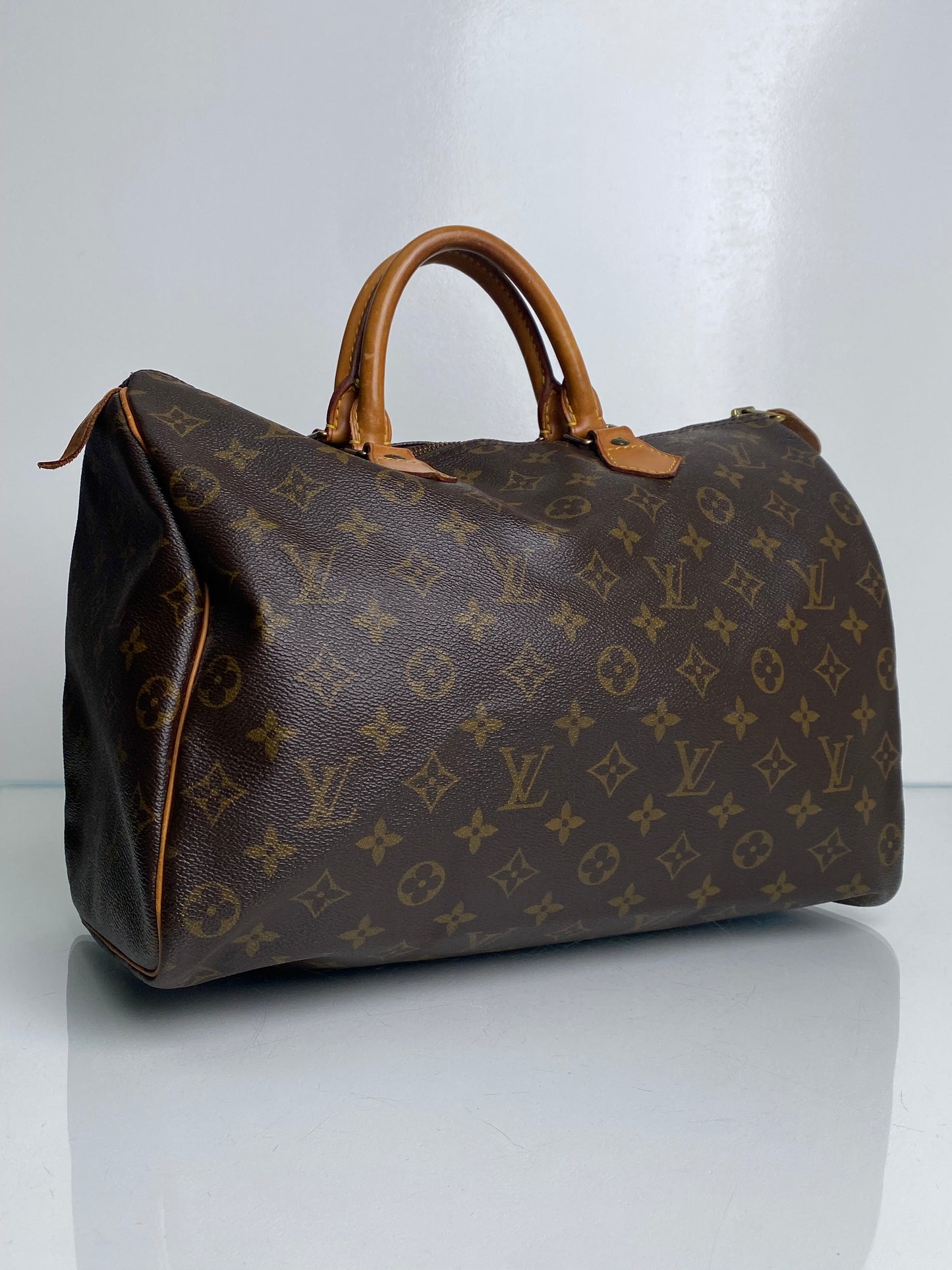 Louis Vuitton Monogram Canvas Speedy 35