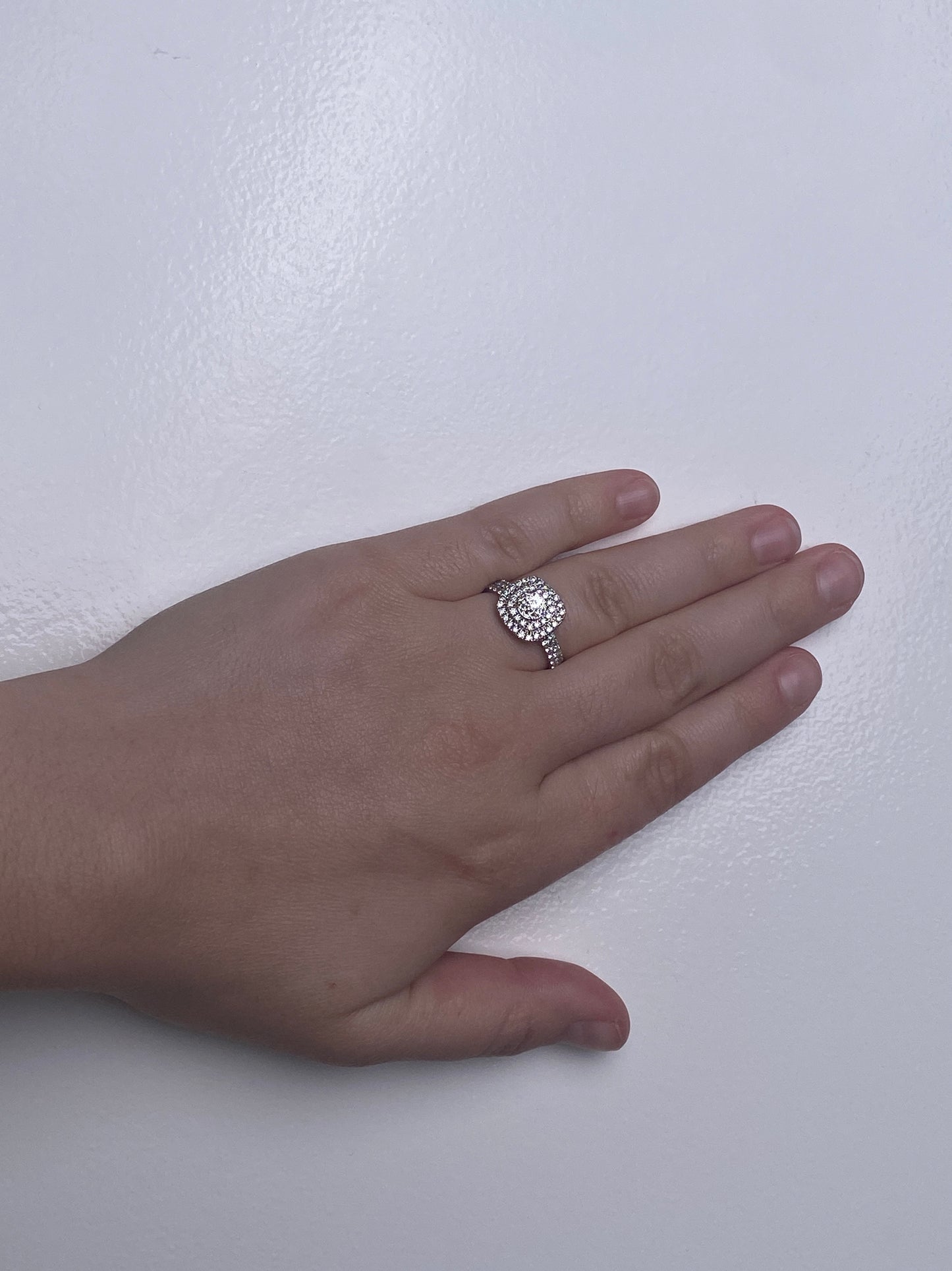 14KW .76ctw Diamond (G, Vs1) Ring w/Halo .64ctw (Si1/2, H/1) with .44ctw Diamond Band (H, Si1/2)
