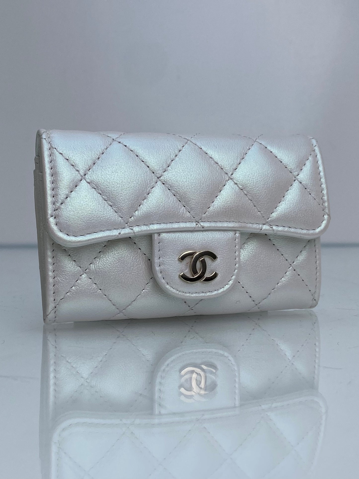 Chanel White Iridescent Calfskin Quilted Flap Card Holder GHW