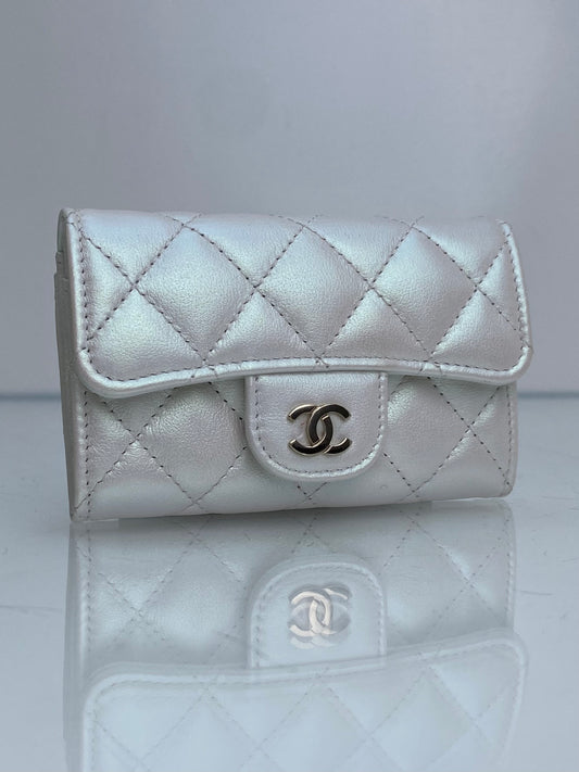 Chanel White Iridescent Calfskin Quilted Flap Card Holder GHW