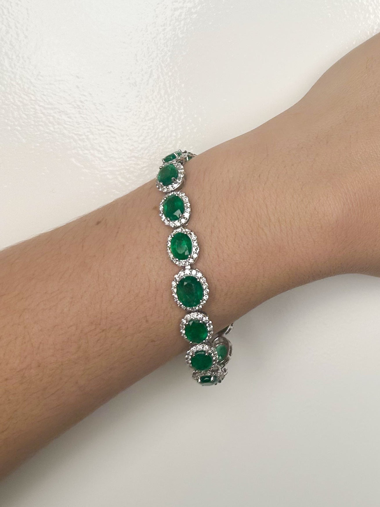 PL 15.56 ctw Oval Em 3.73 ctw Dia Bracelet, 7”