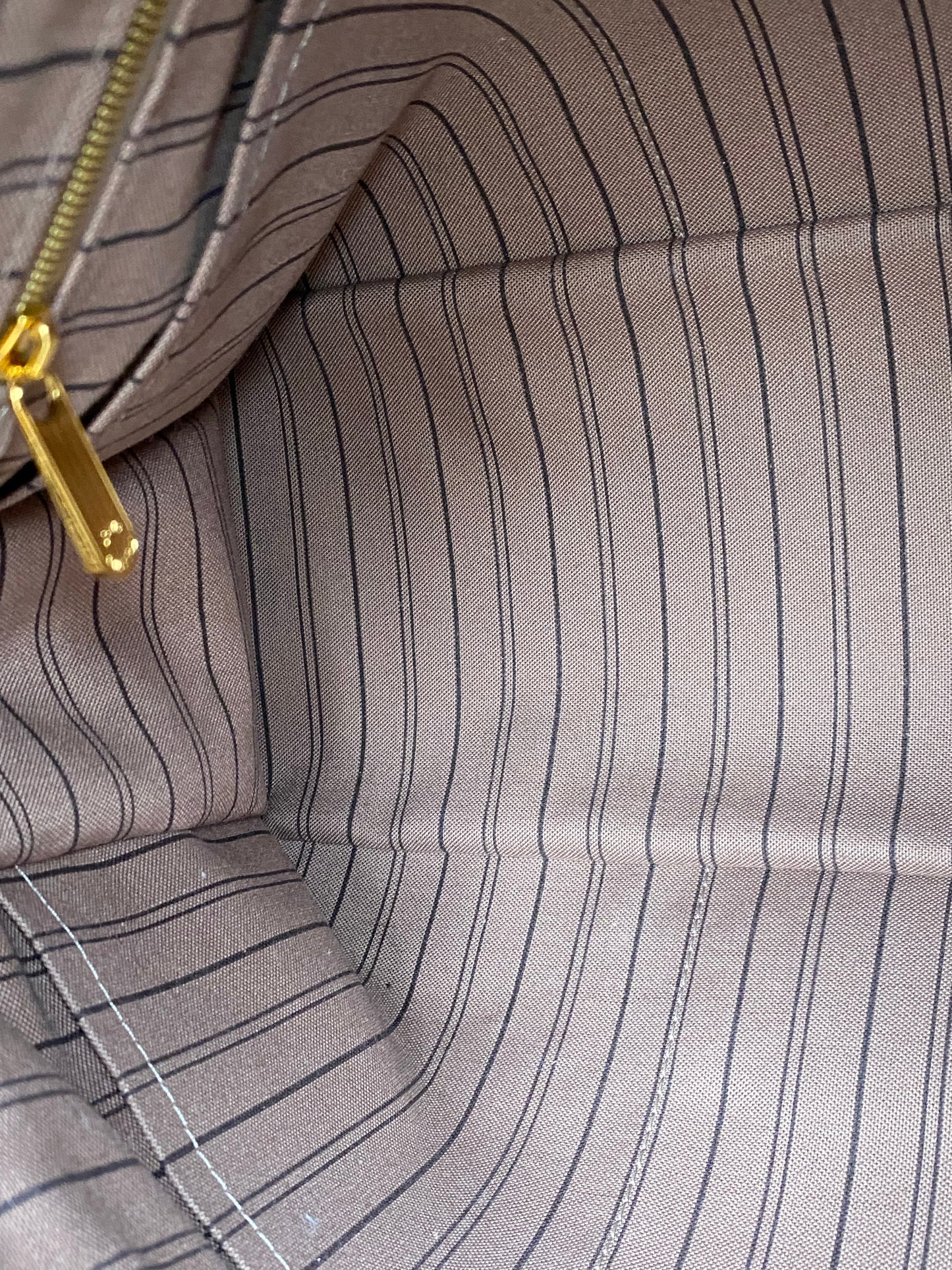 Louis Vuitton Artsy Taupe Empriente Leather GHW