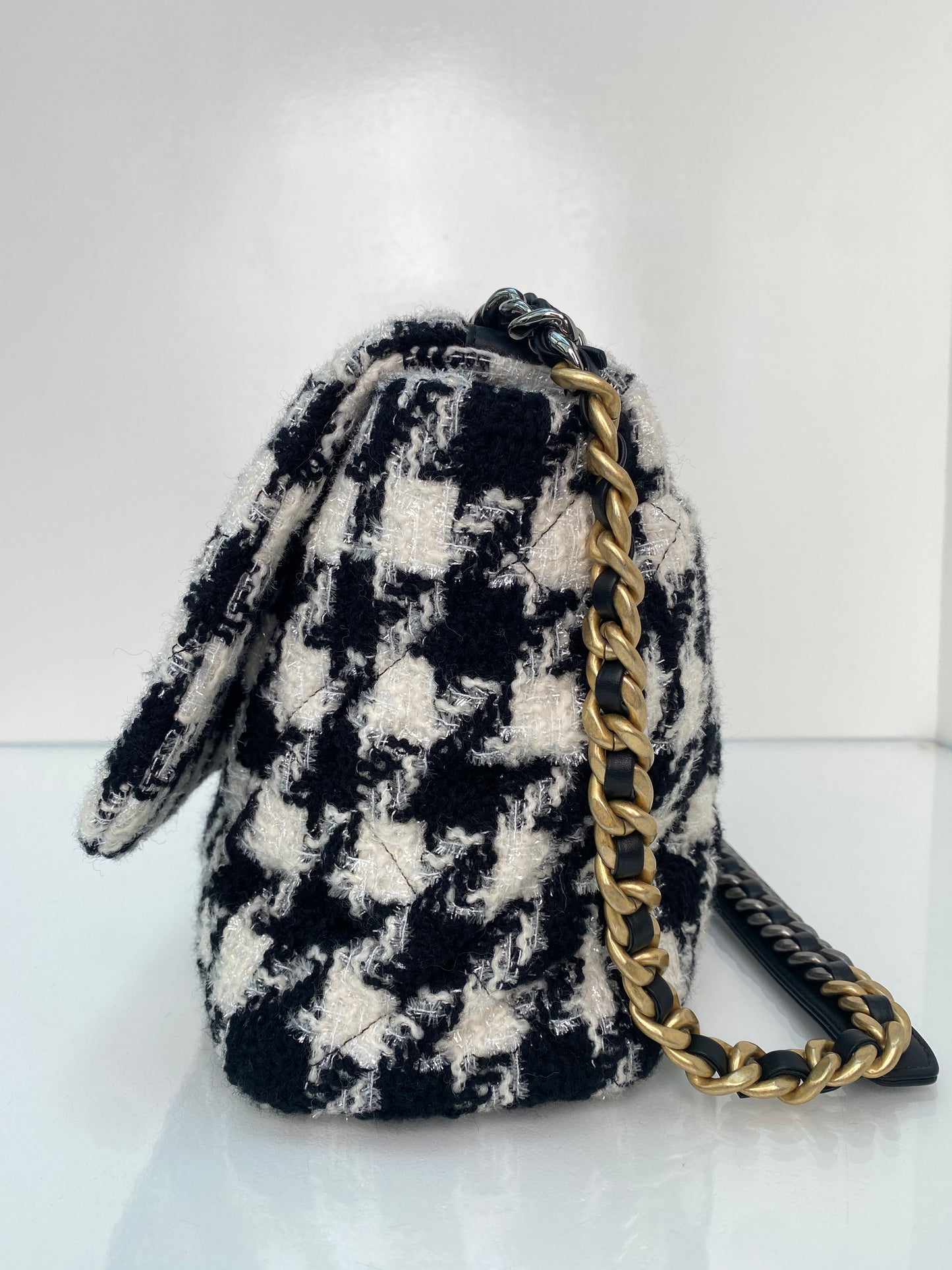 Chanel 19 Black & White Tweed Houndstooth Bag TTHW