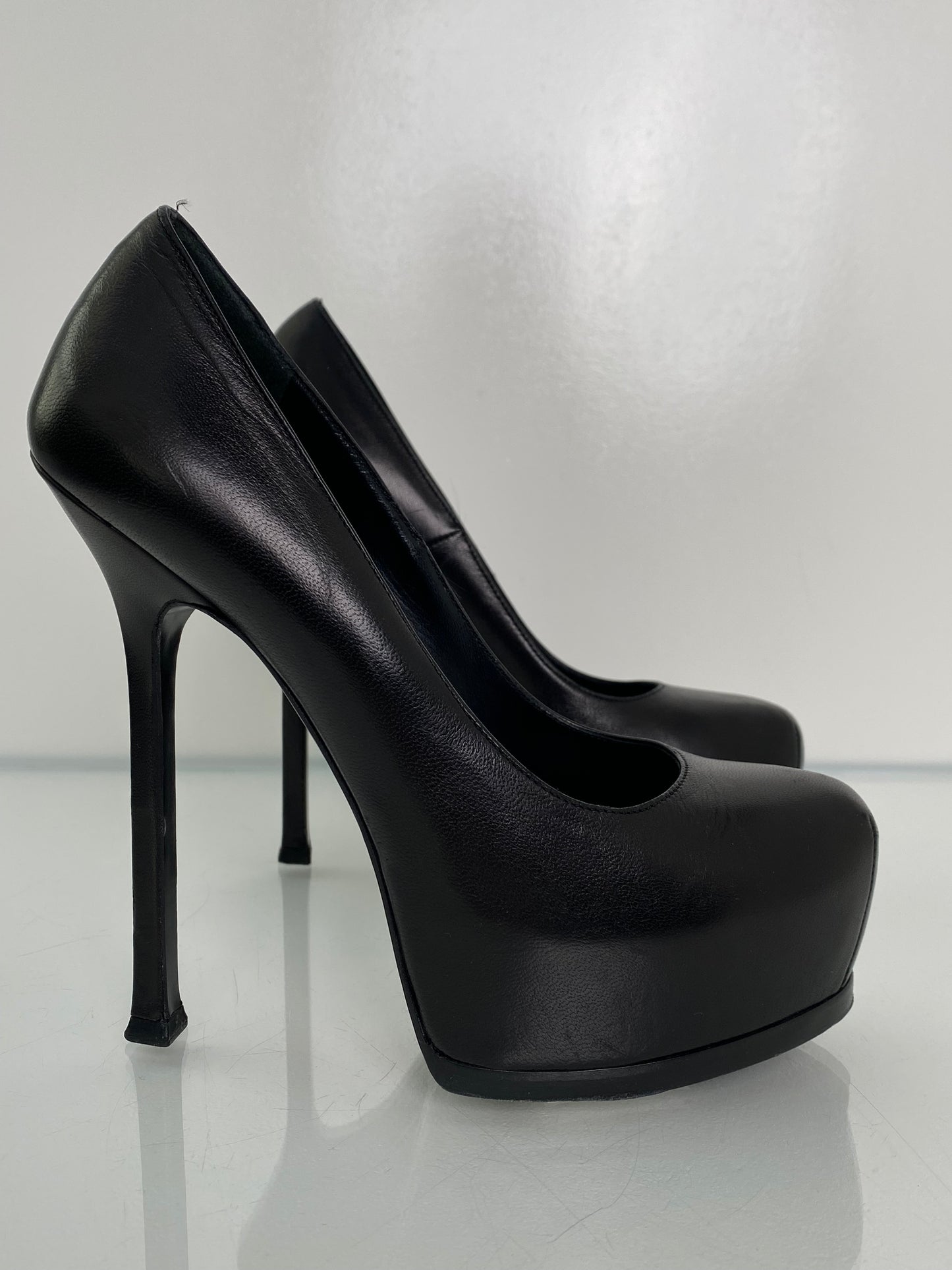 Saint Laurent Black Closed Toe Heels, 37