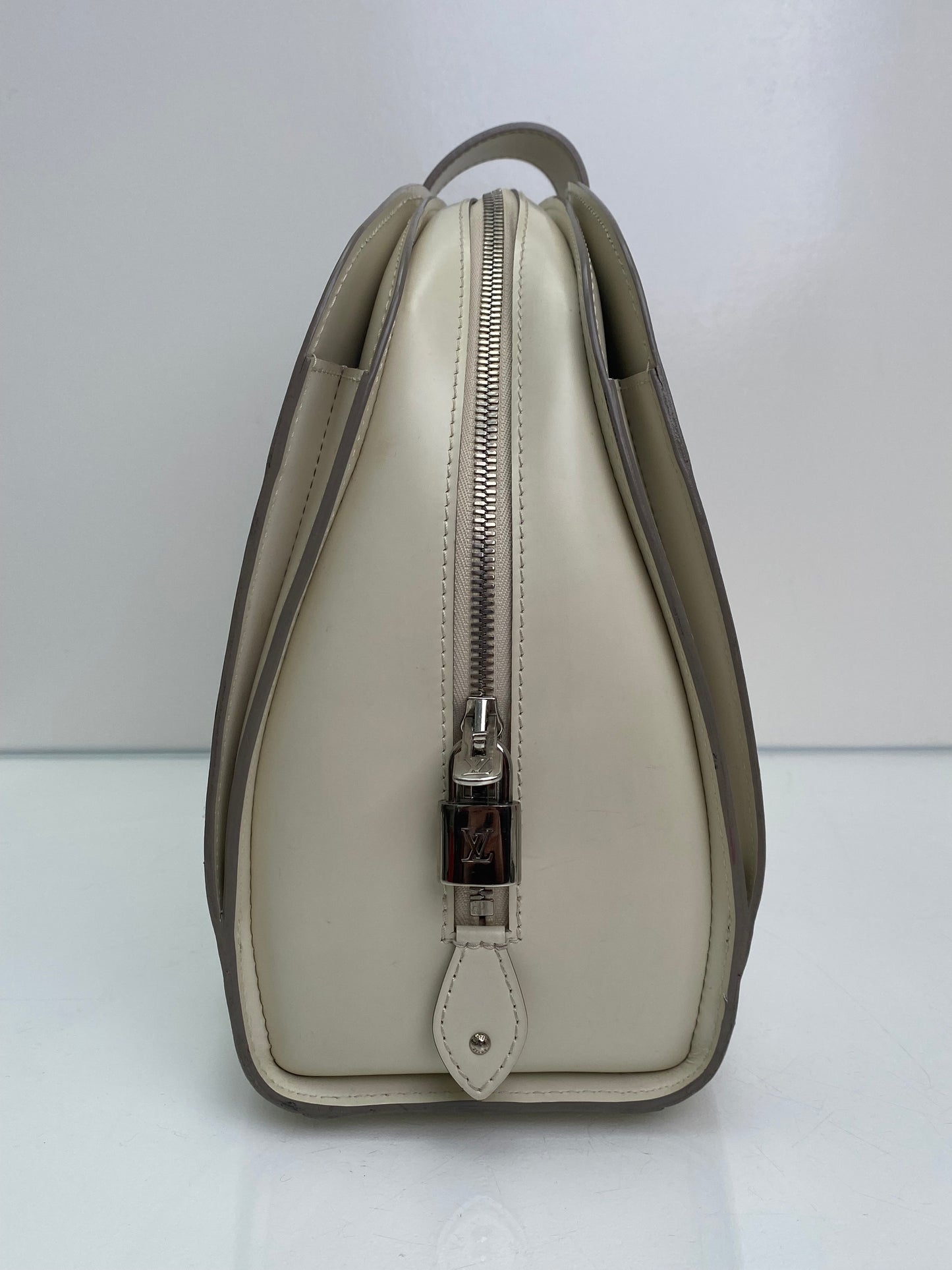 Louis Vuitton Pont Neuf White Epi GM SHW