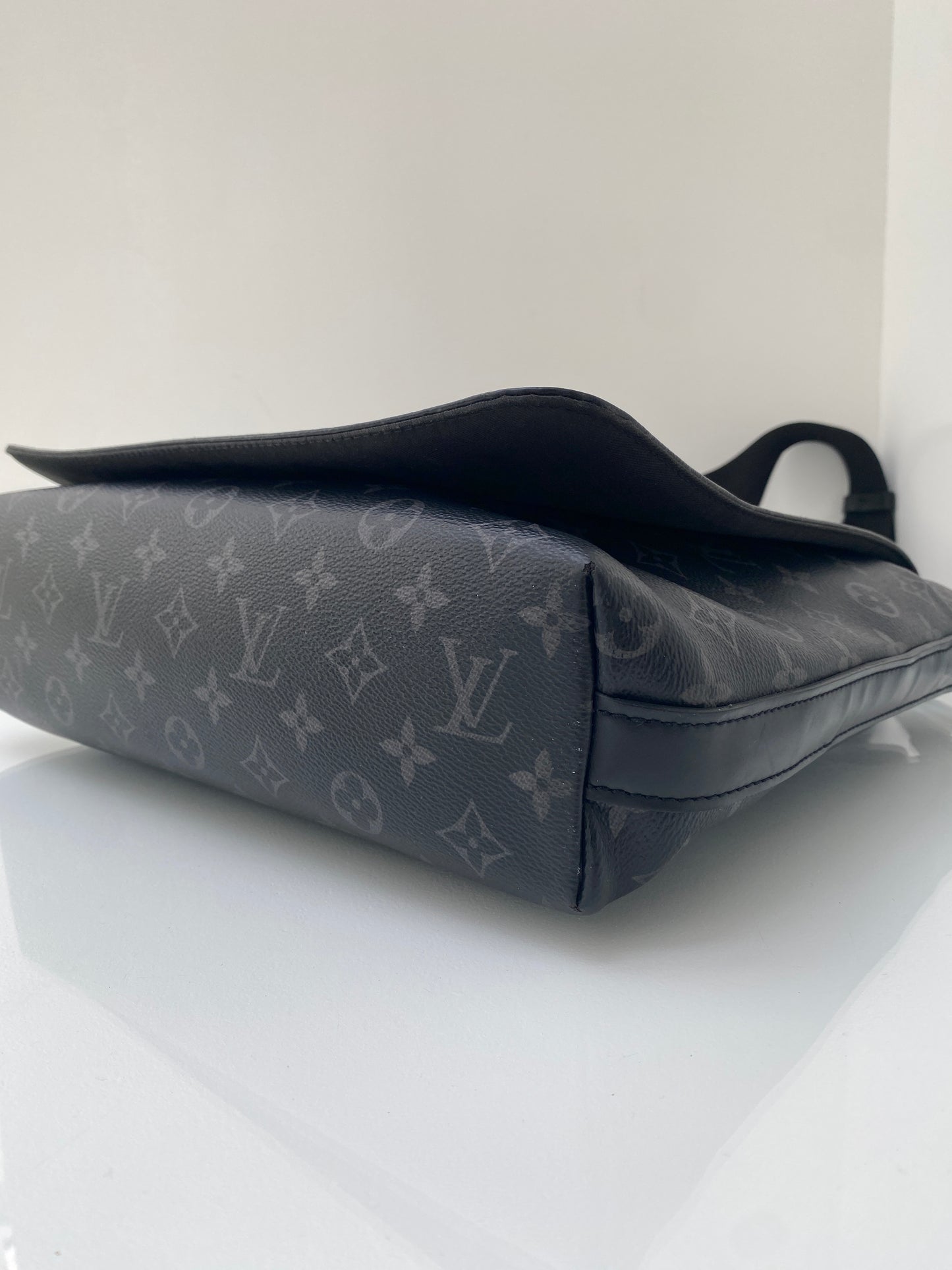 Louis Vuitton Monogram Graphite Messenger Bag