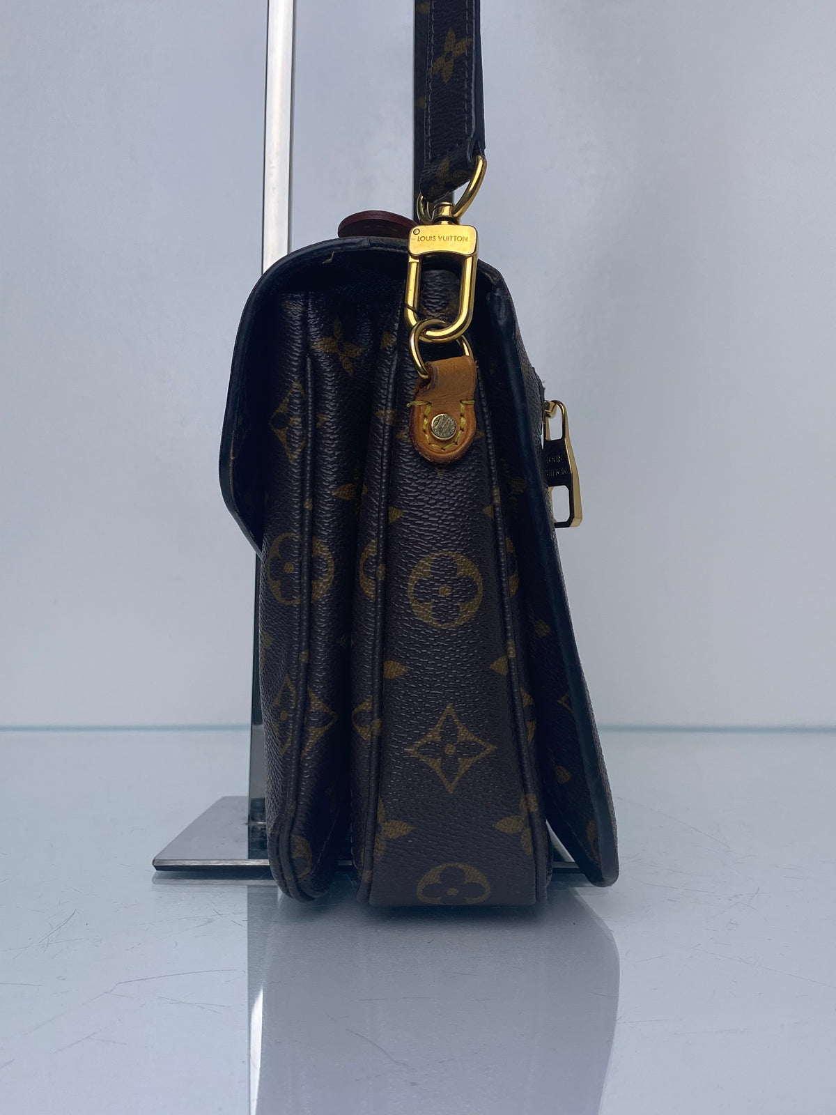 Louis Vuitton Monogram Pochette Metis Bag GHW