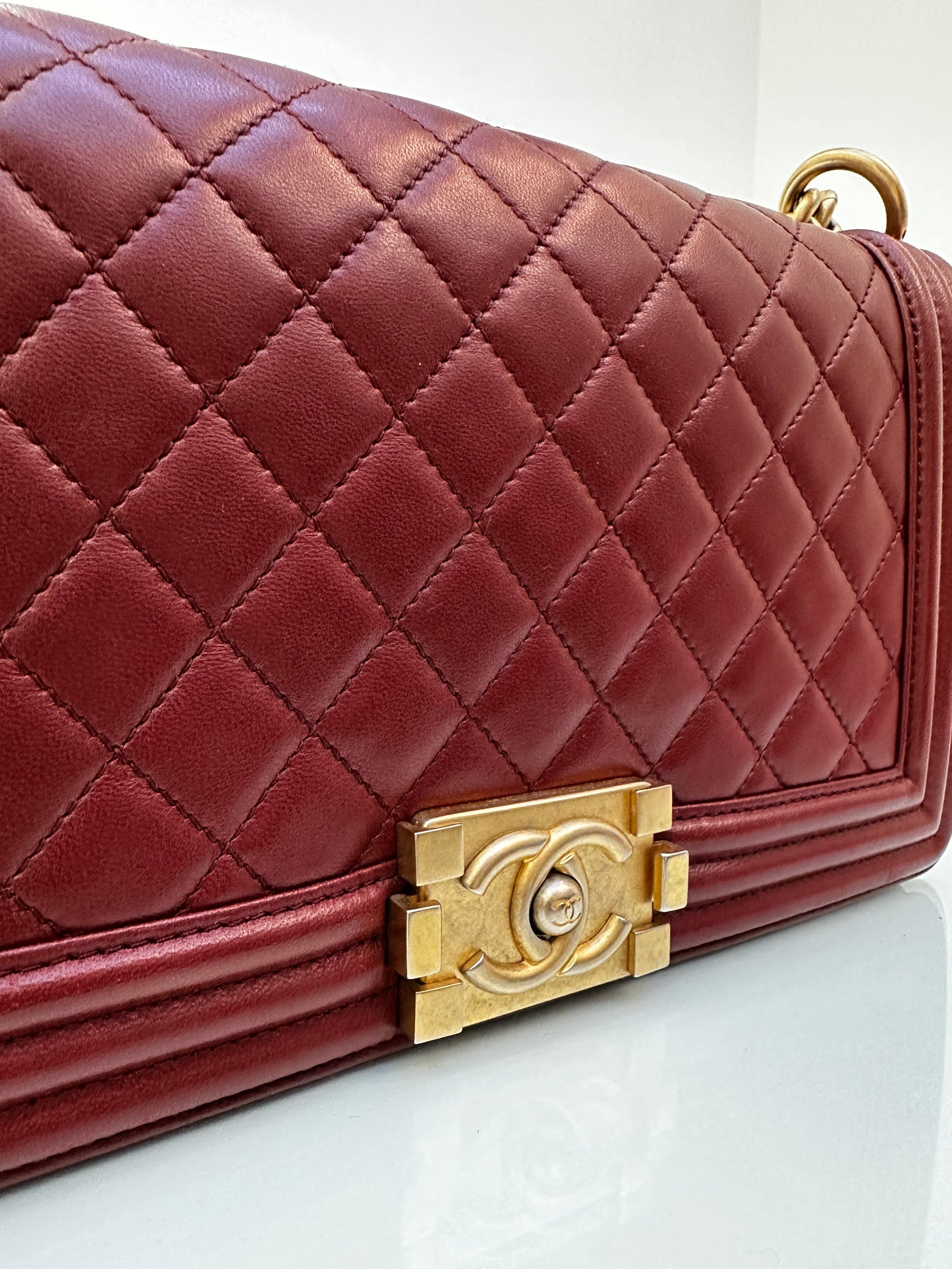 Chanel boy burgundy discount caviar