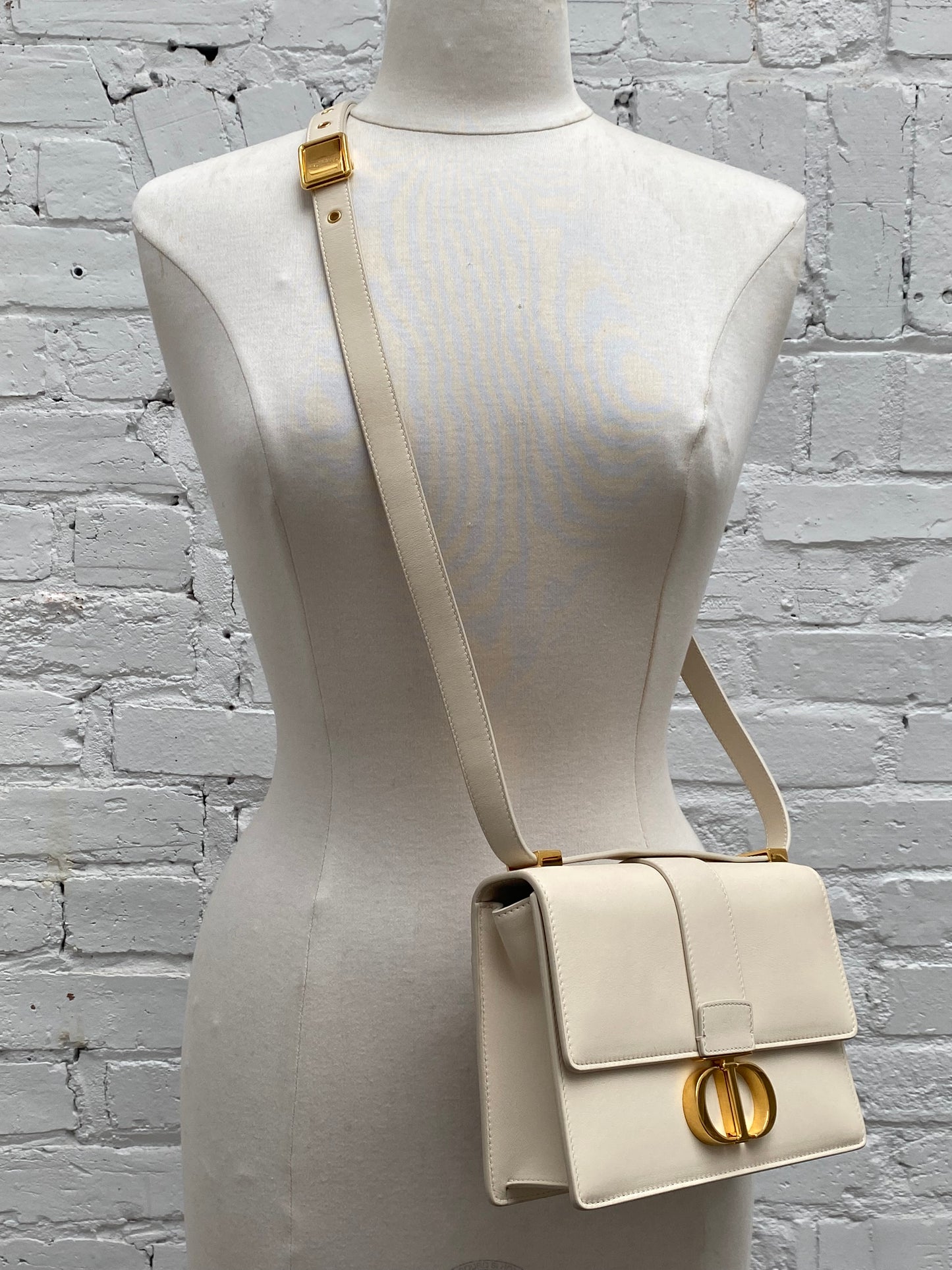 Christian Dior 30 Montaigne Latte Crossbody / Shoulder Bag GHW