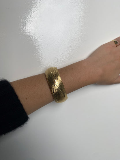 14KY Etched Gold Bangle
