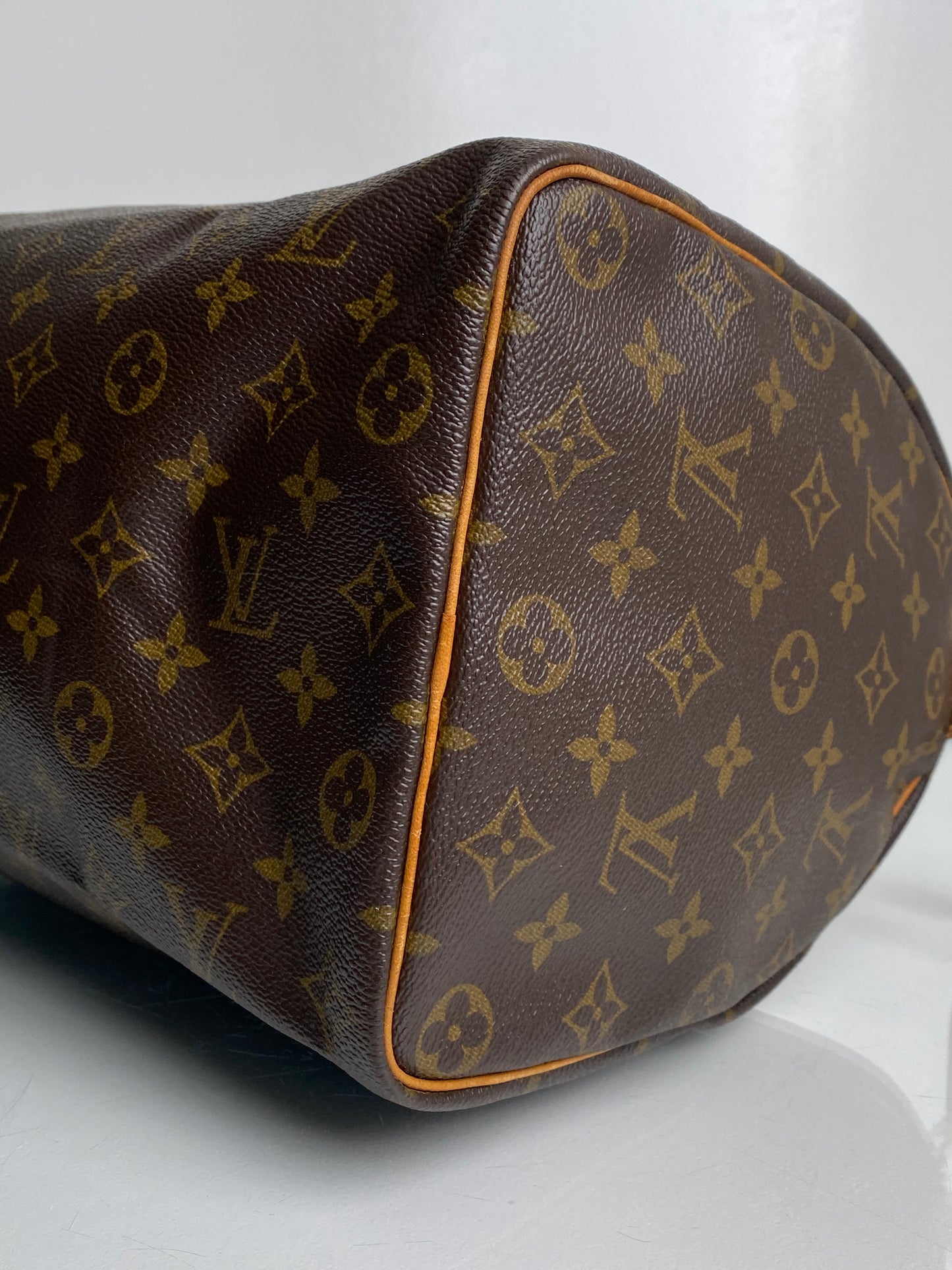 Louis Vuitton Monogram Canvas Speedy 35