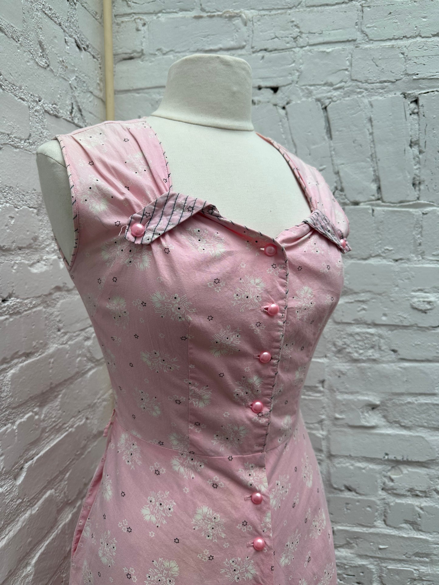 Brentwood 1950’s Pink Cotton Star & Floral Printed Dress, S/M