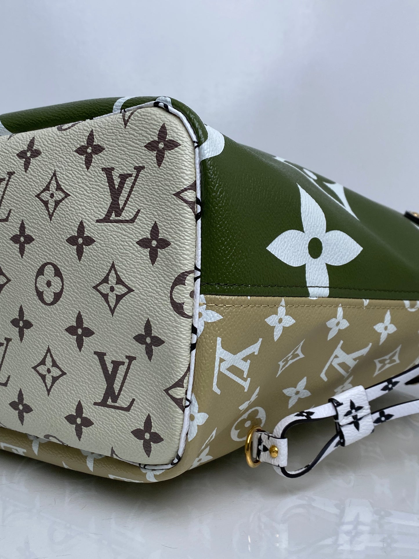 Louis Vuitton Green, Tan, & White Canvas Giant Monogram Neverfull MM