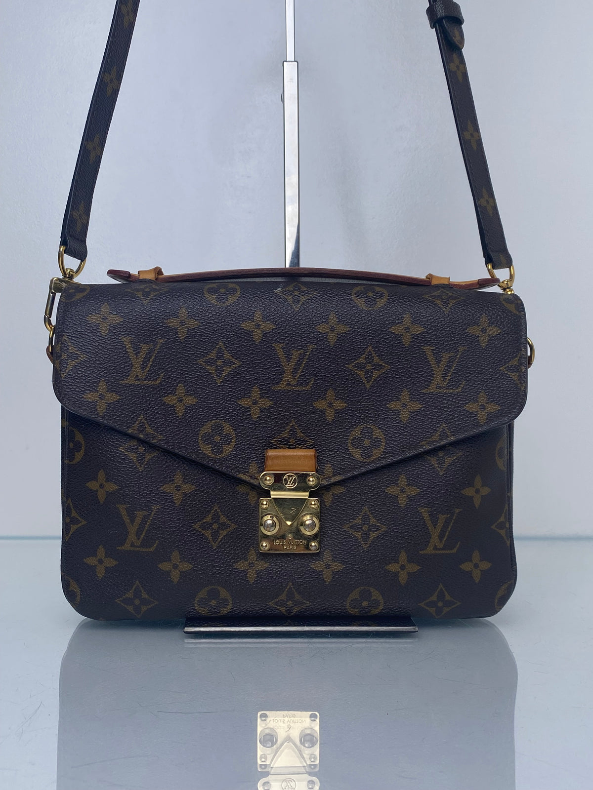Louis Vuitton Monogram Pochette Metis Bag GHW