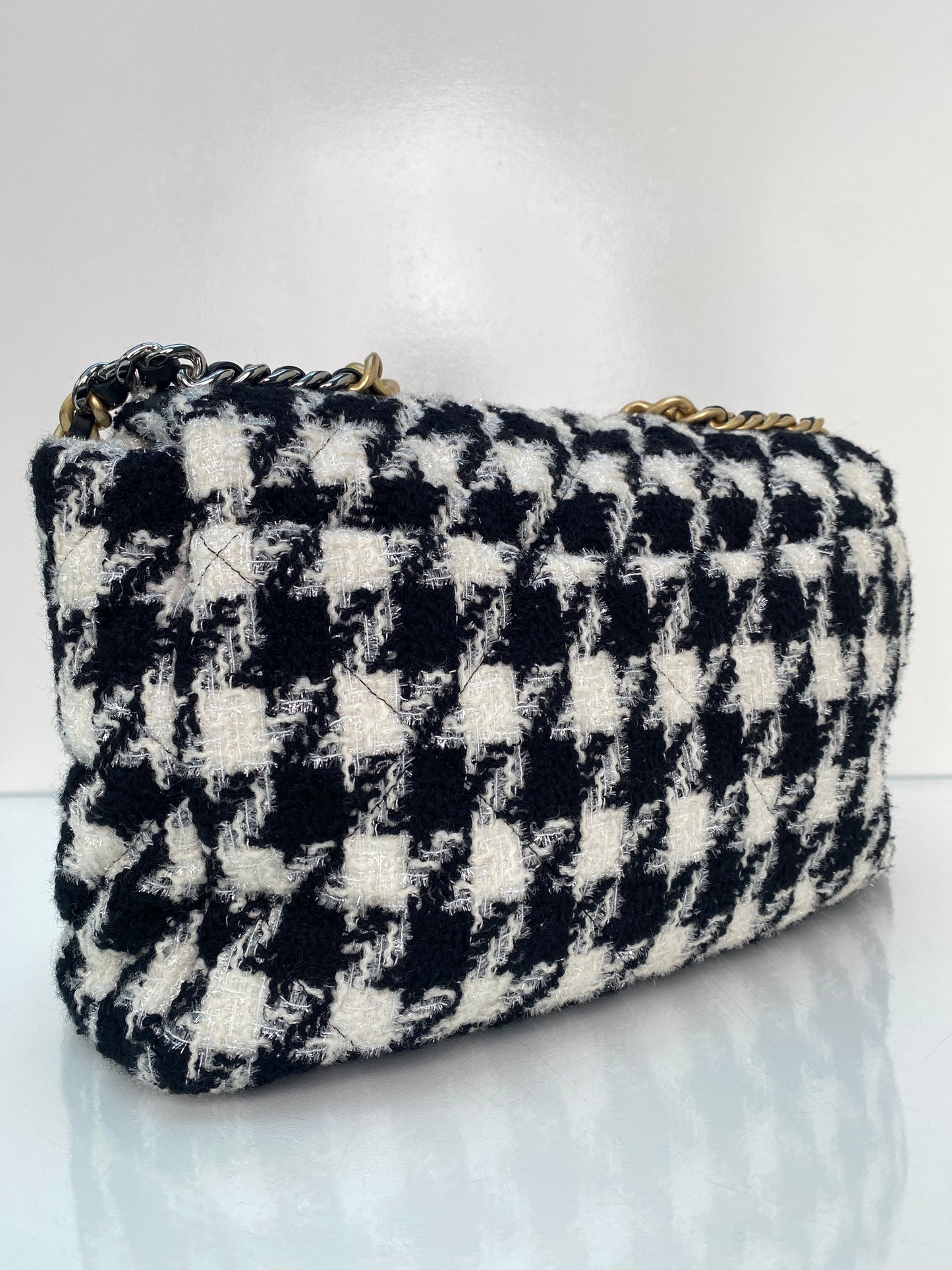 Chanel 19 Black & White Tweed Houndstooth Bag TTHW