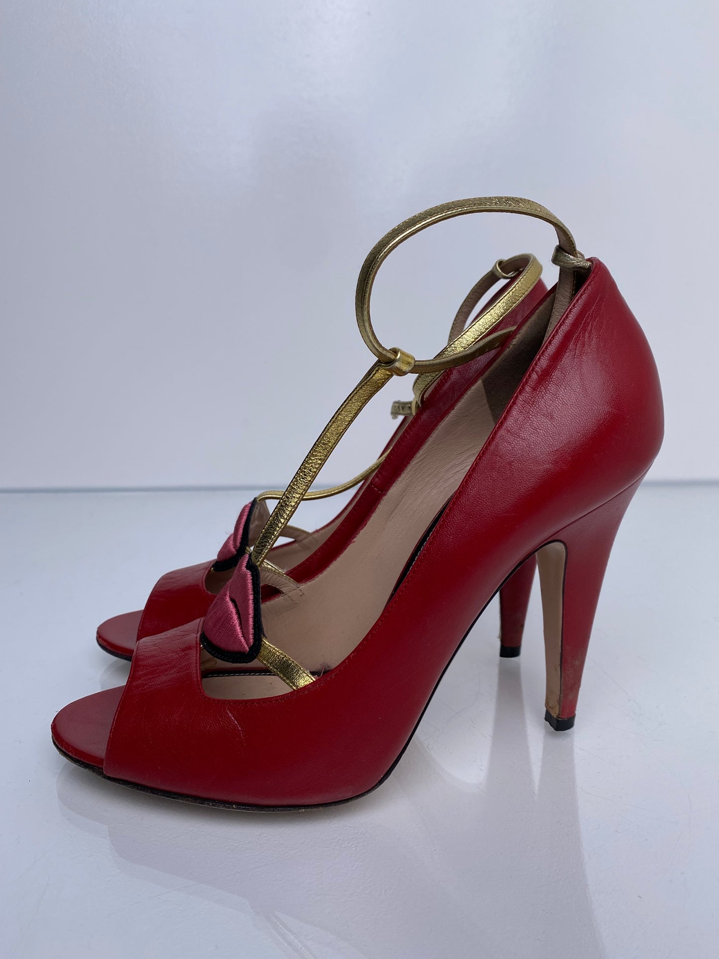 Gucci Red T-Strap Lips Heels, 38.5