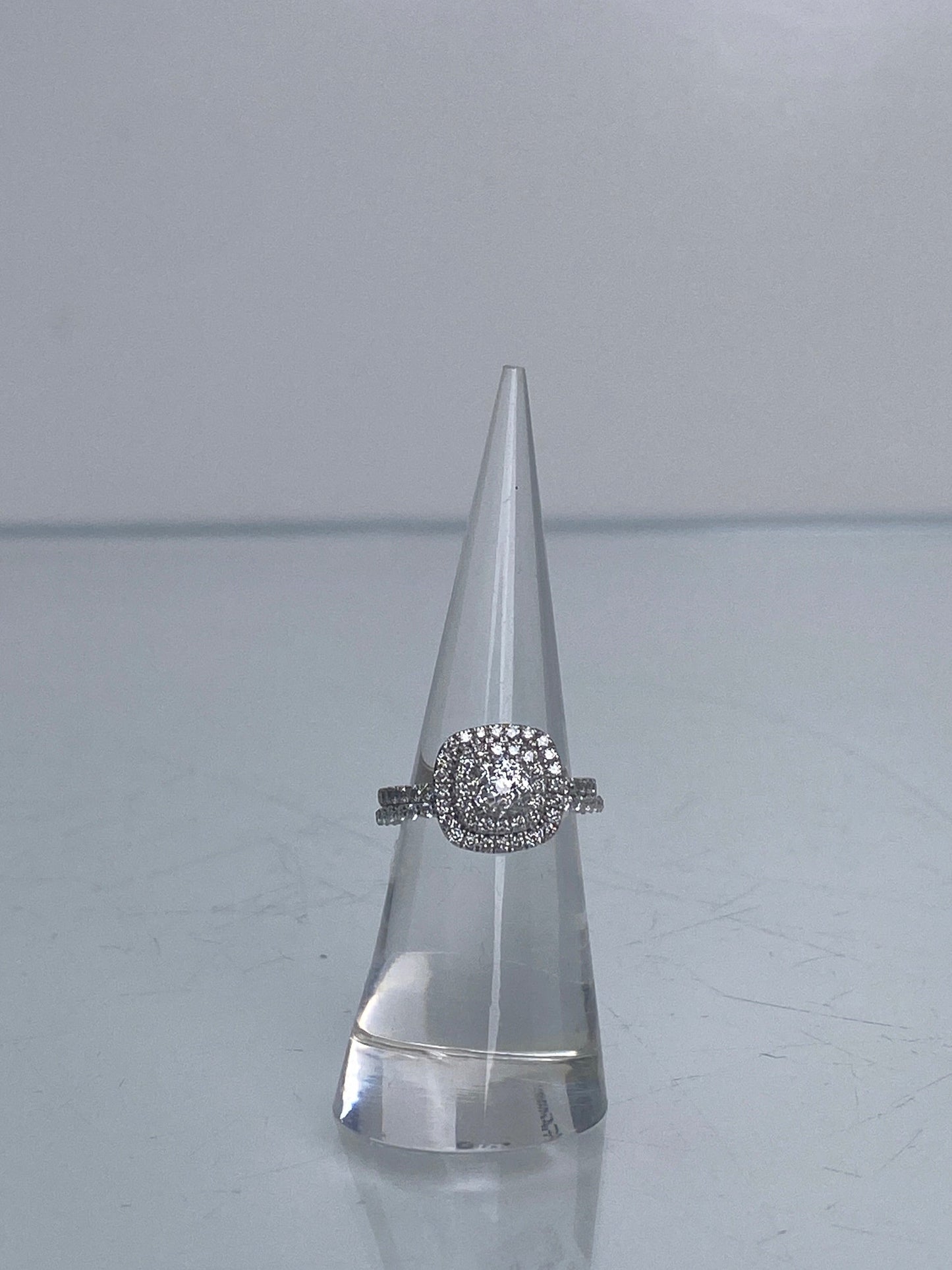 14KW .76ctw Diamond (G, Vs1) Ring w/Halo .64ctw (Si1/2, H/1) with .44ctw Diamond Band (H, Si1/2)